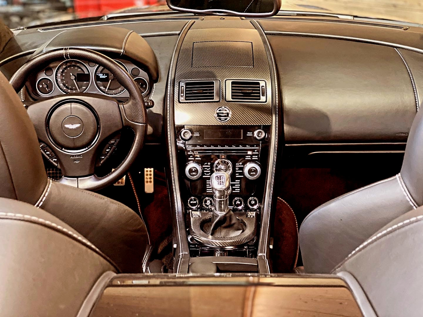 Aston Martin V12 Vantage Roadster BVM6 n°16/101