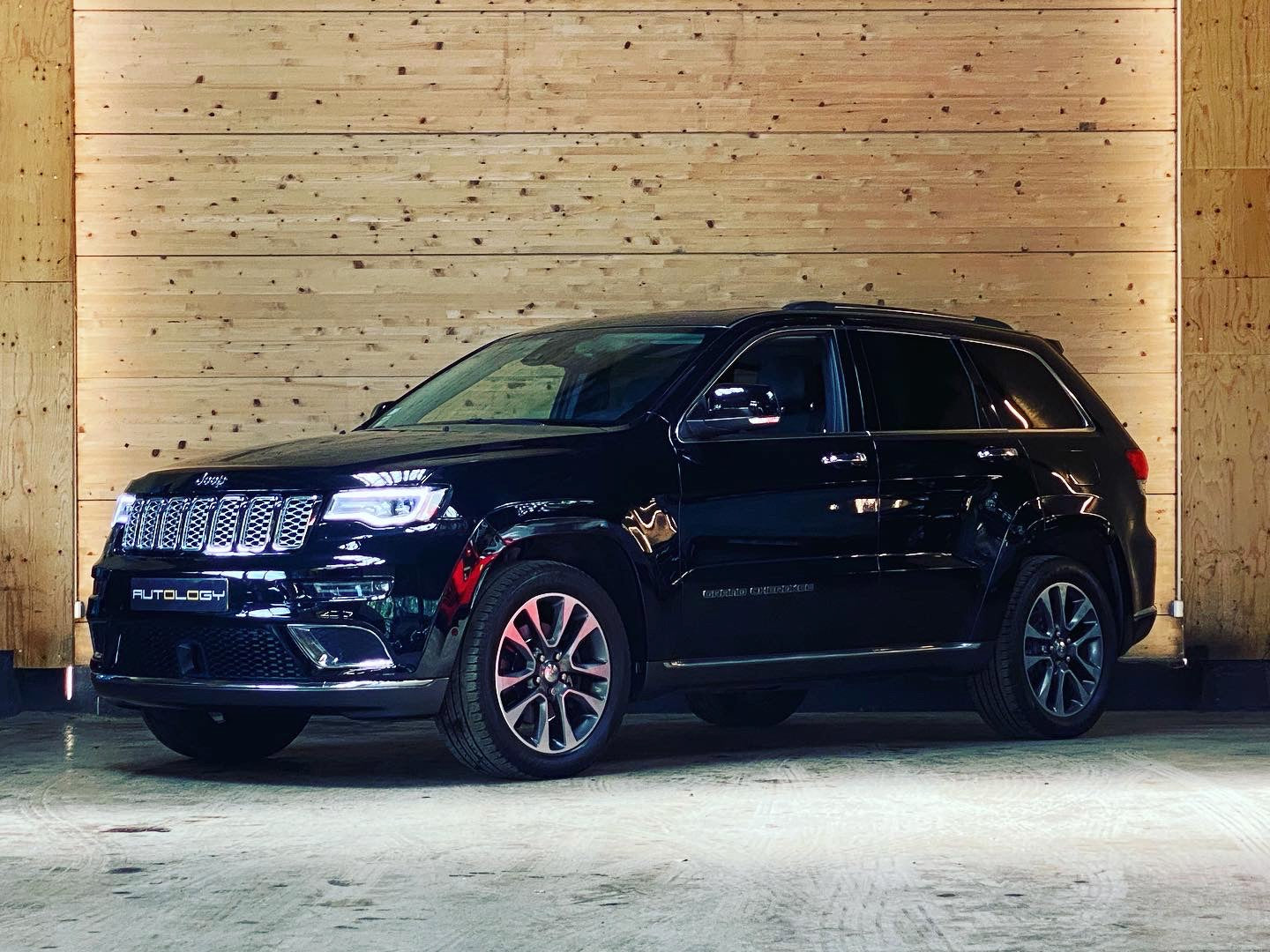 Jeep Grand Cherokee V8 5.7 Summit BVA8