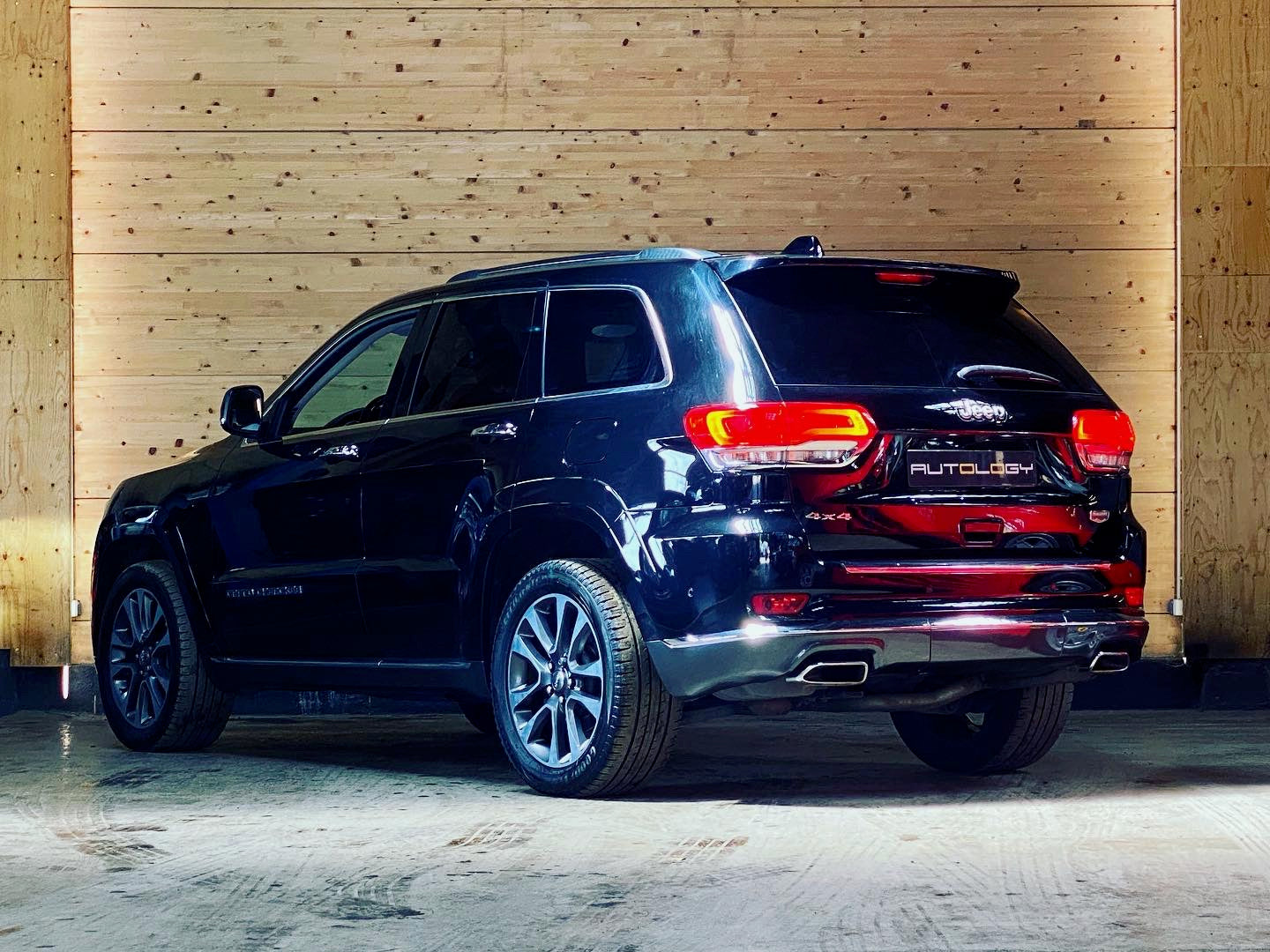 Jeep Grand Cherokee V8 5.7 Summit BVA8