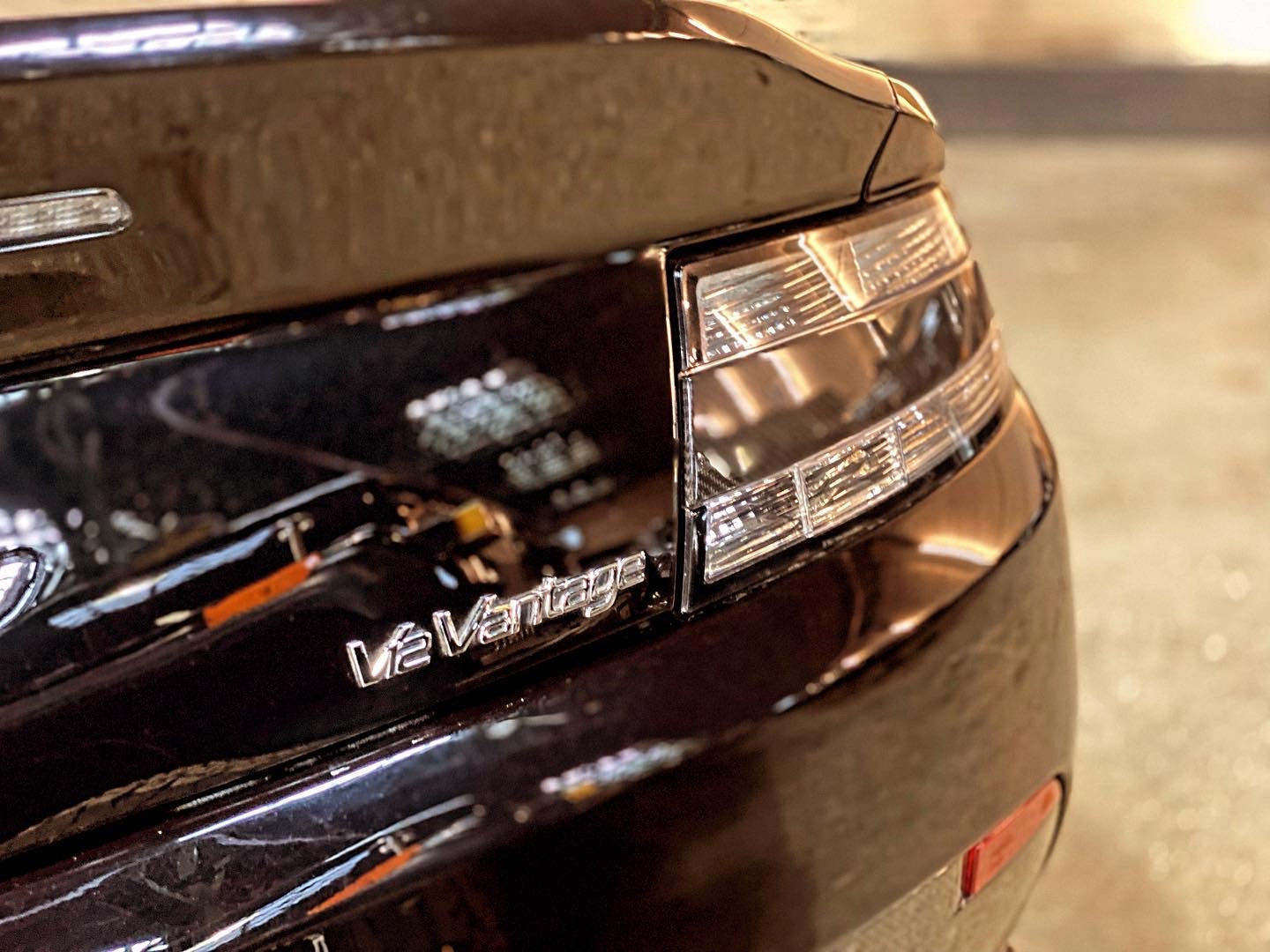 Aston Martin V12 Vantage Roadster BVM6 n°16/101