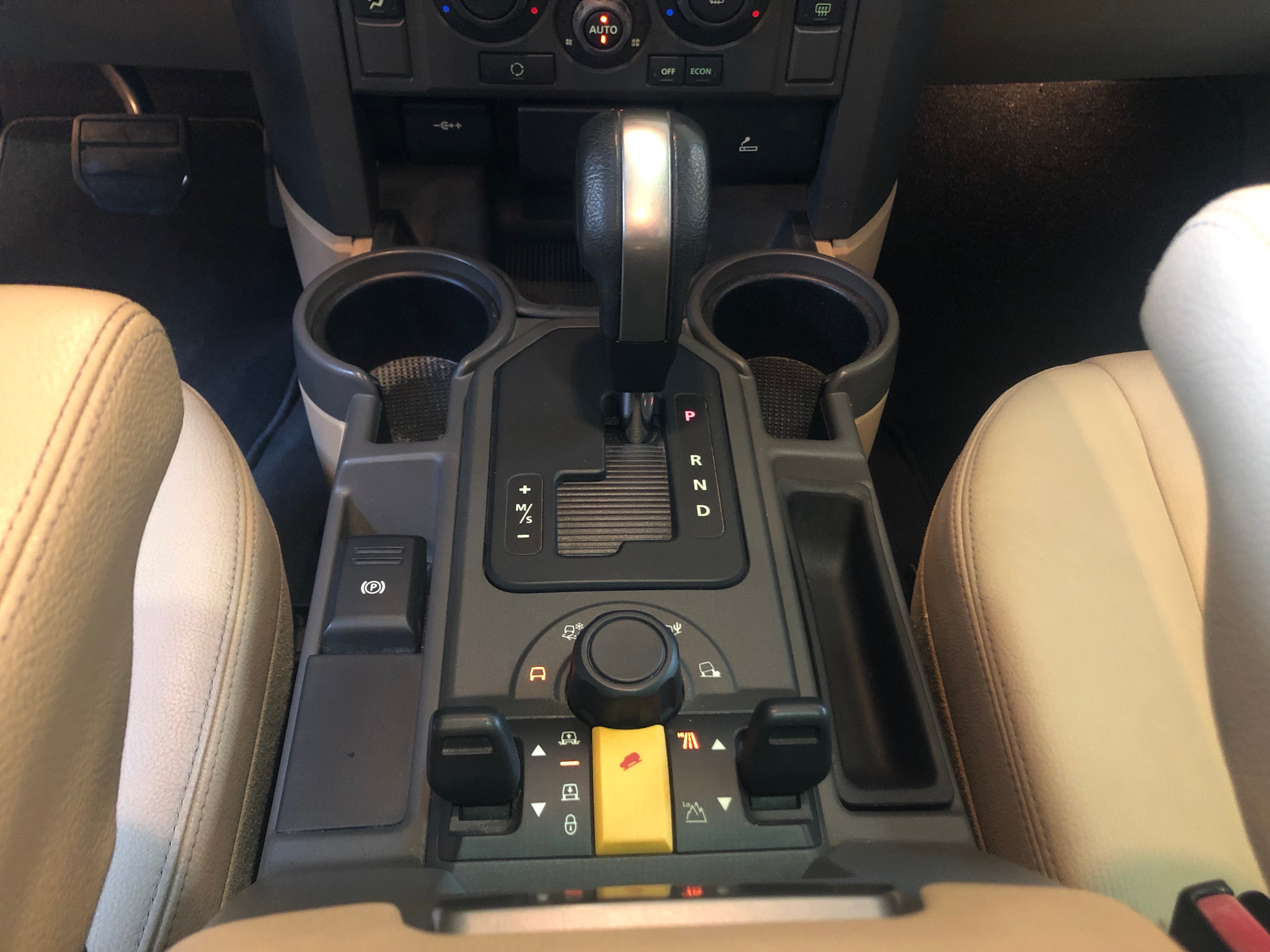 Land Rover Discovery V8 4.4 HSE 7 places