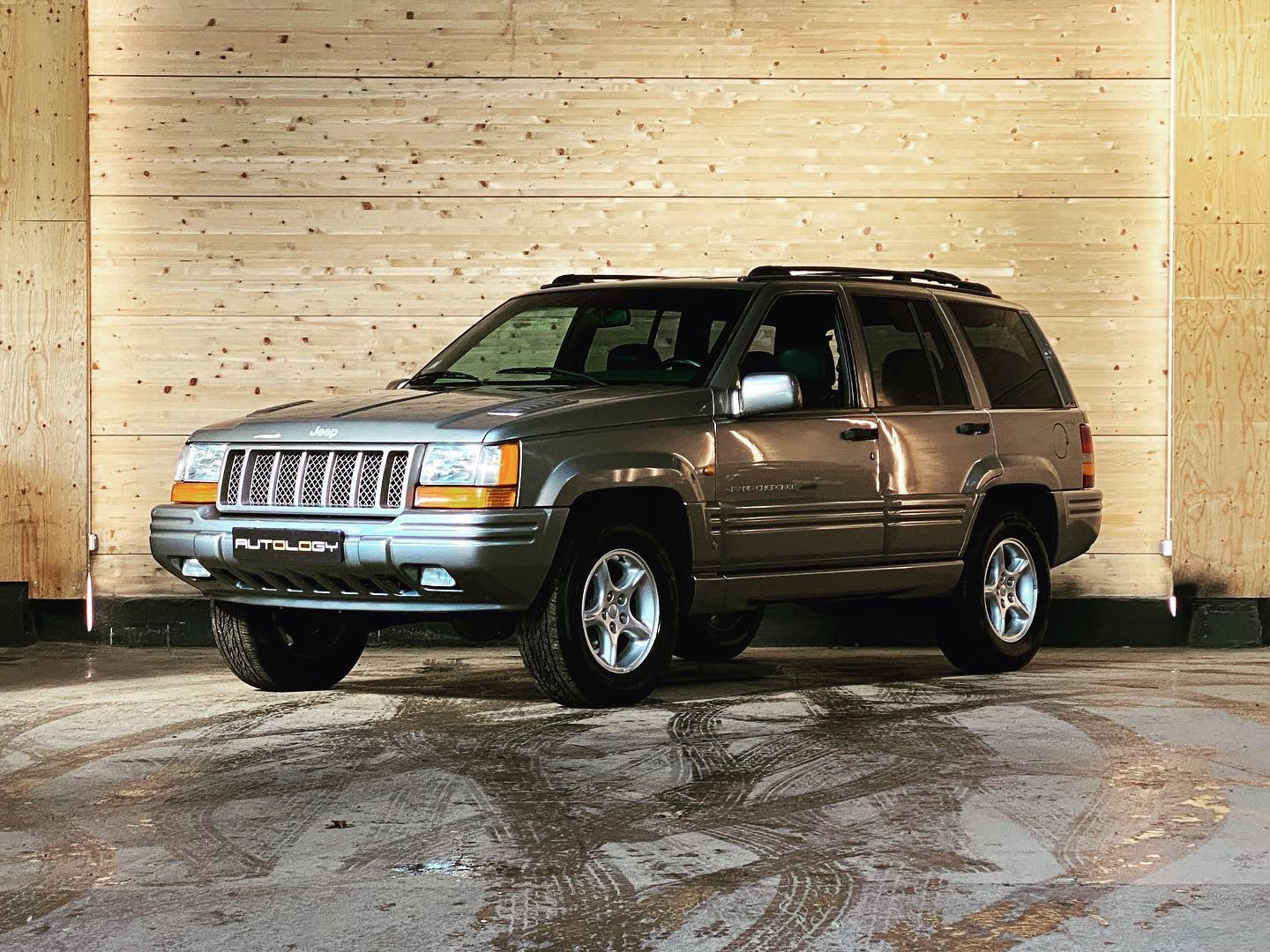 Jeep Grand Cherokee Limited LX 5.9