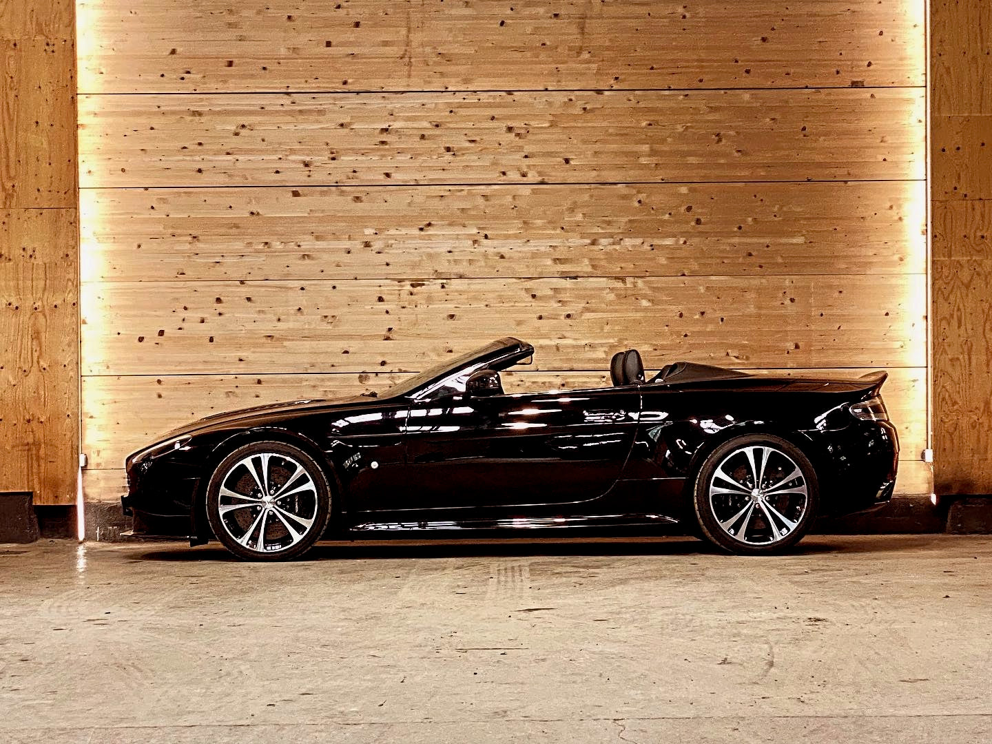 Aston Martin V12 Vantage Roadster BVM6 n°16/101