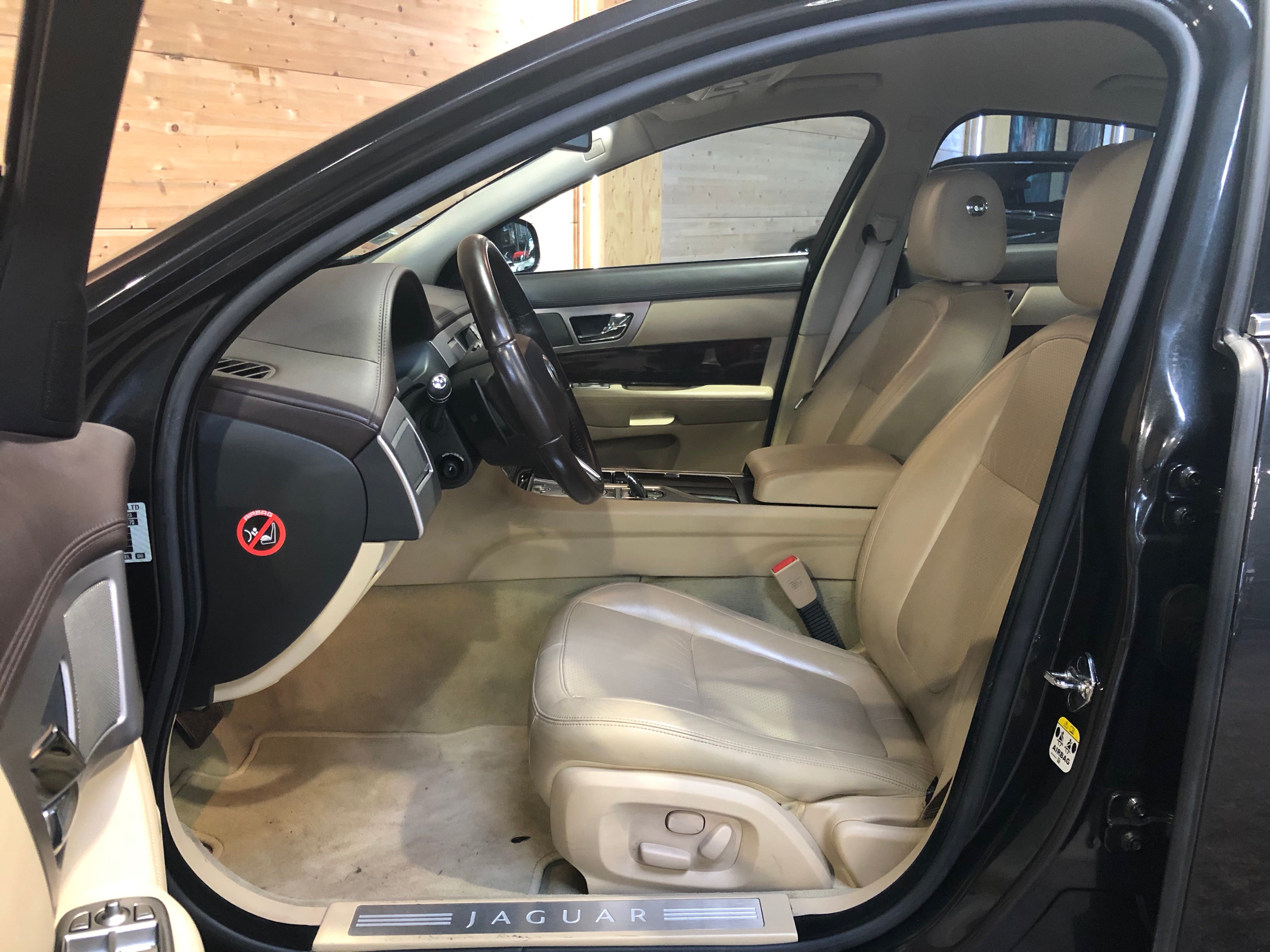 Jaguar XF 3.0d 211ch Luxe Premium
