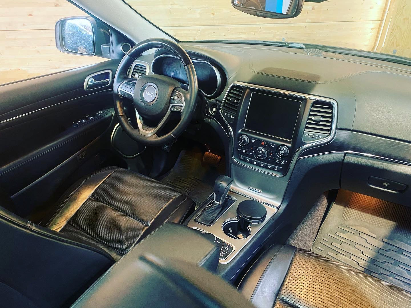 Jeep Grand Cherokee V8 5.7 Summit BVA8