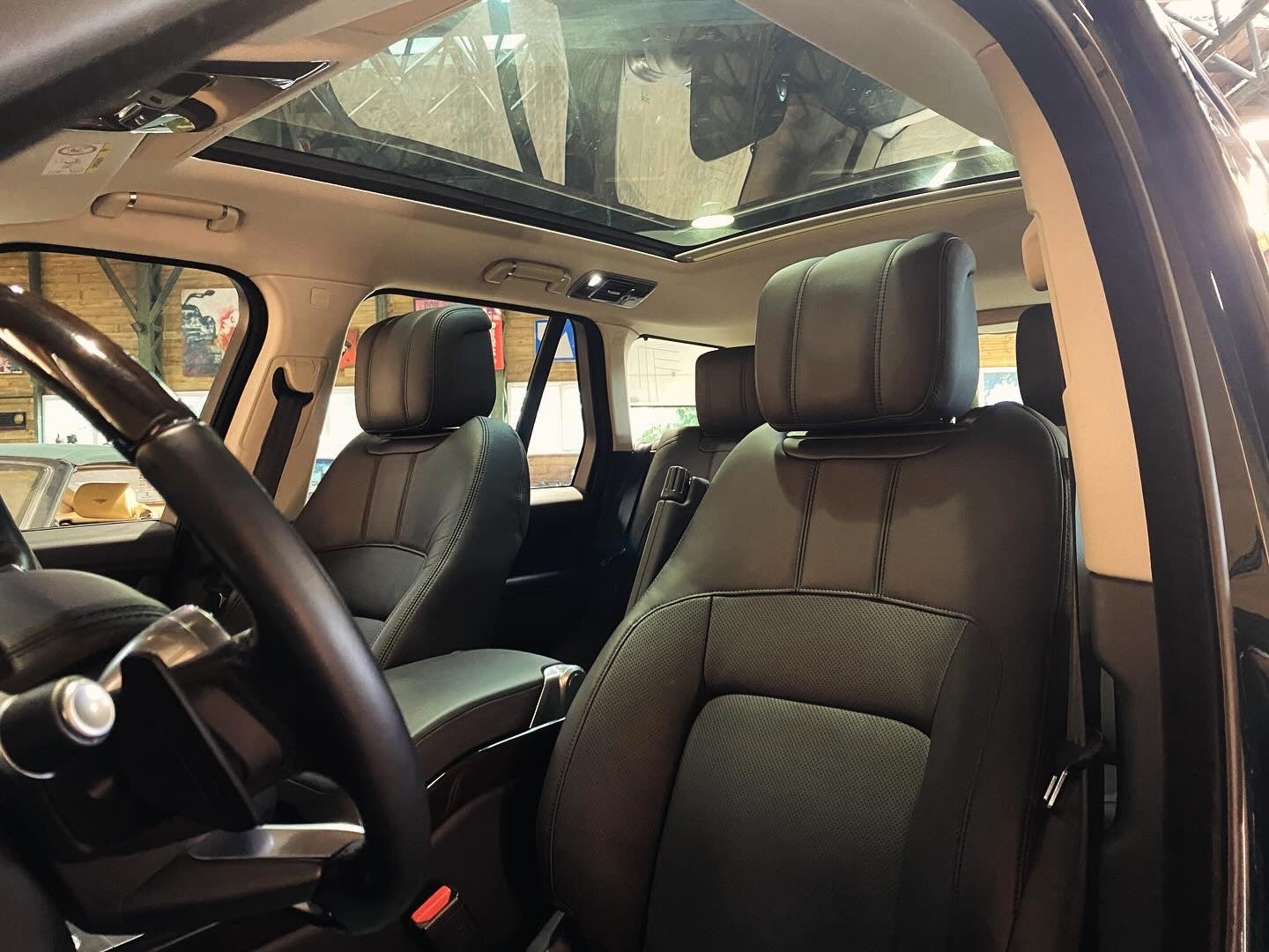Land Rover Range Rover P400e Vogue