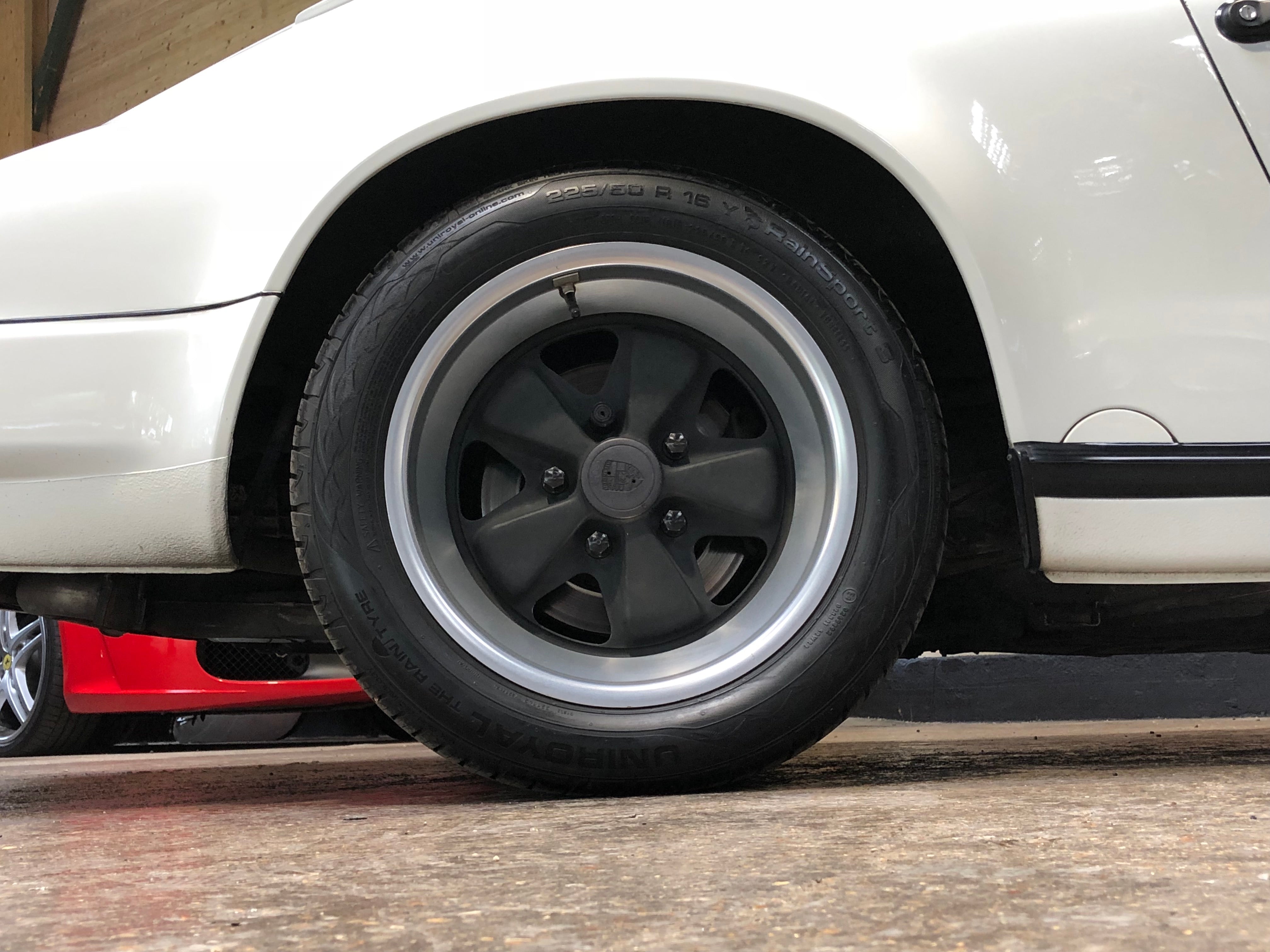 Porsche 911 Carrera 3.2