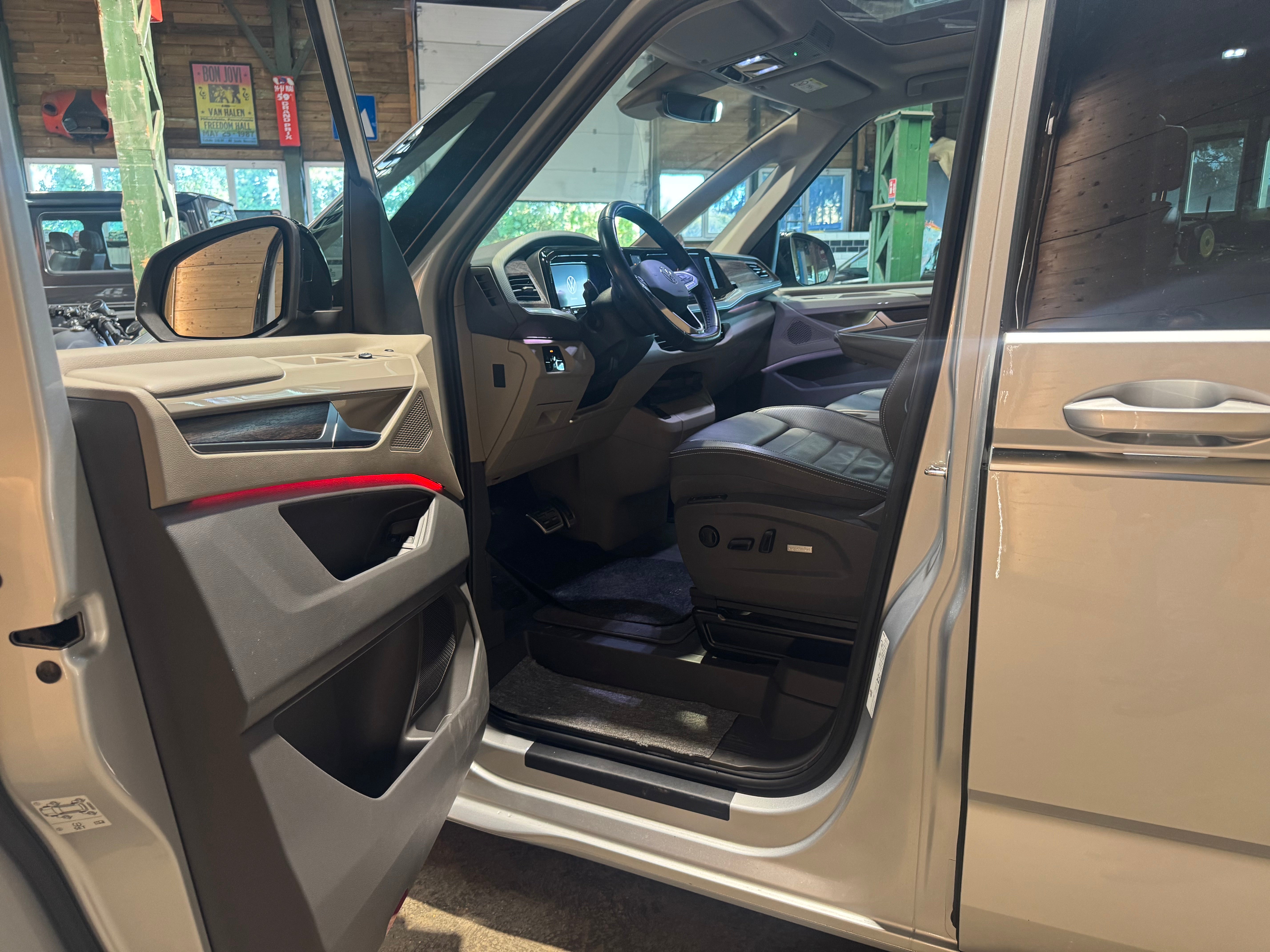 Volkswagen Multivan T7 1.4 TSi eHybrid 218ch Energetic Court