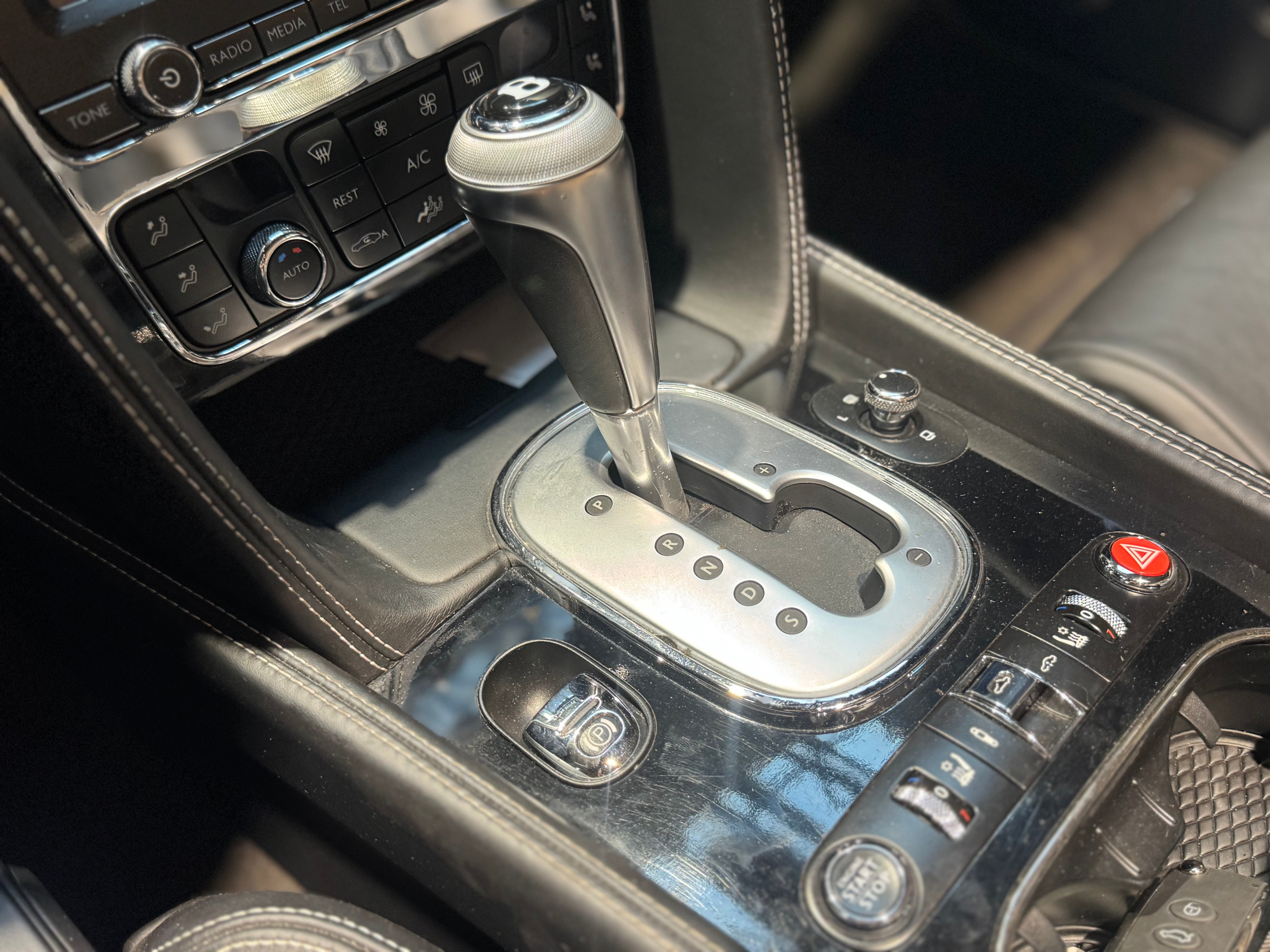 Bentley Continental GTC W12 - 575ch