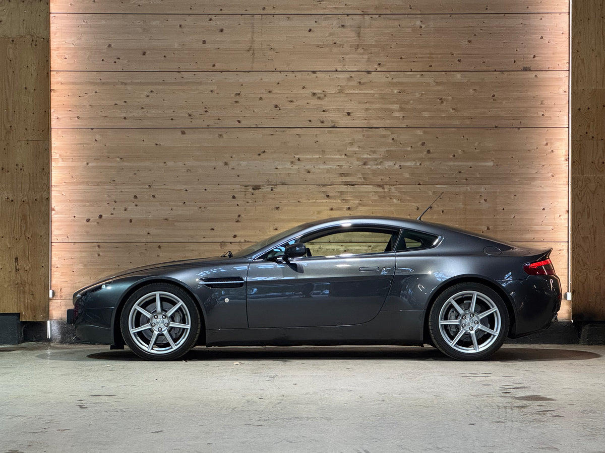 Aston Martin V8 Vantage 4.3
