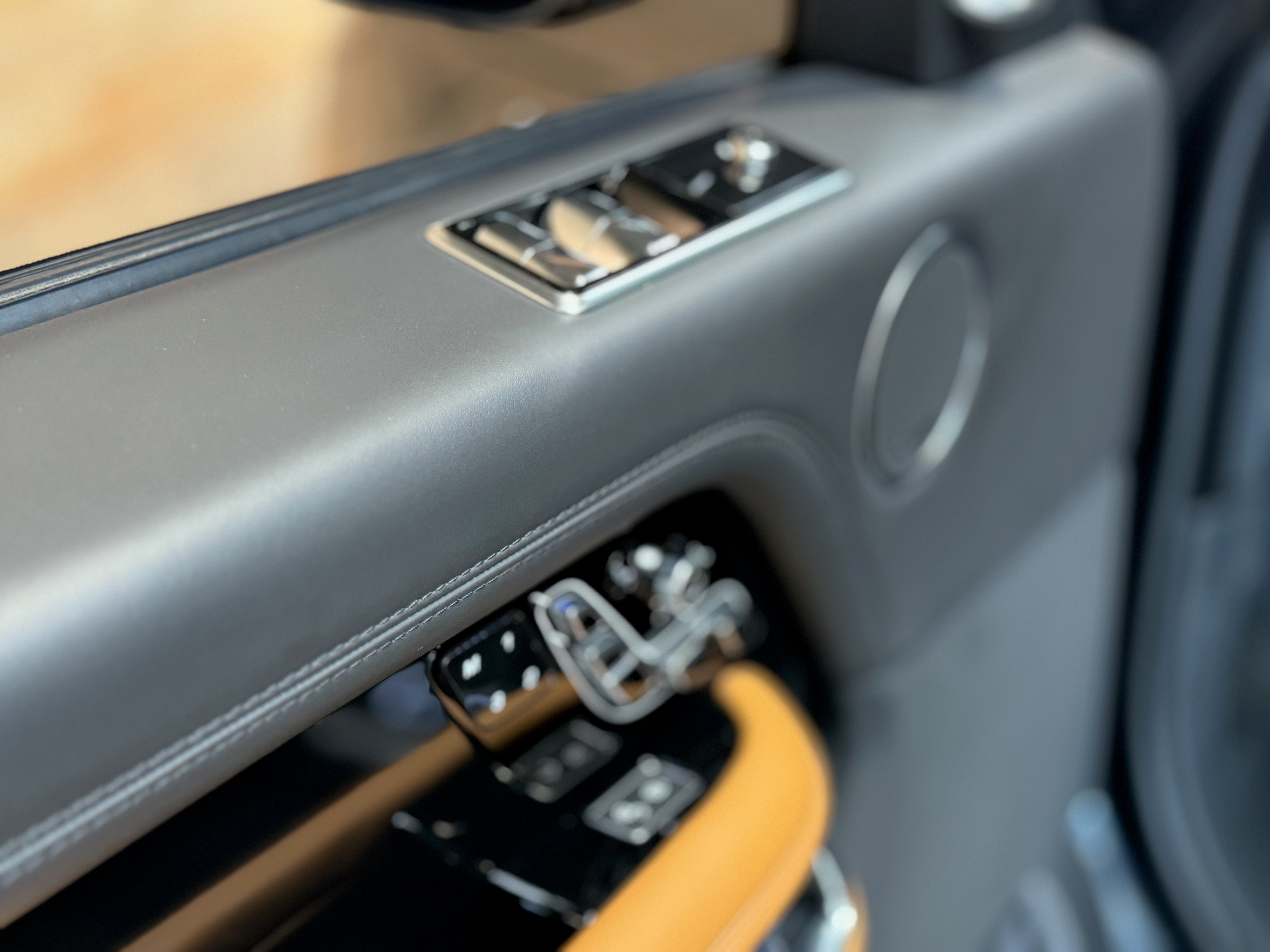 Land Rover Range Rover SV Autobiography Dynamic