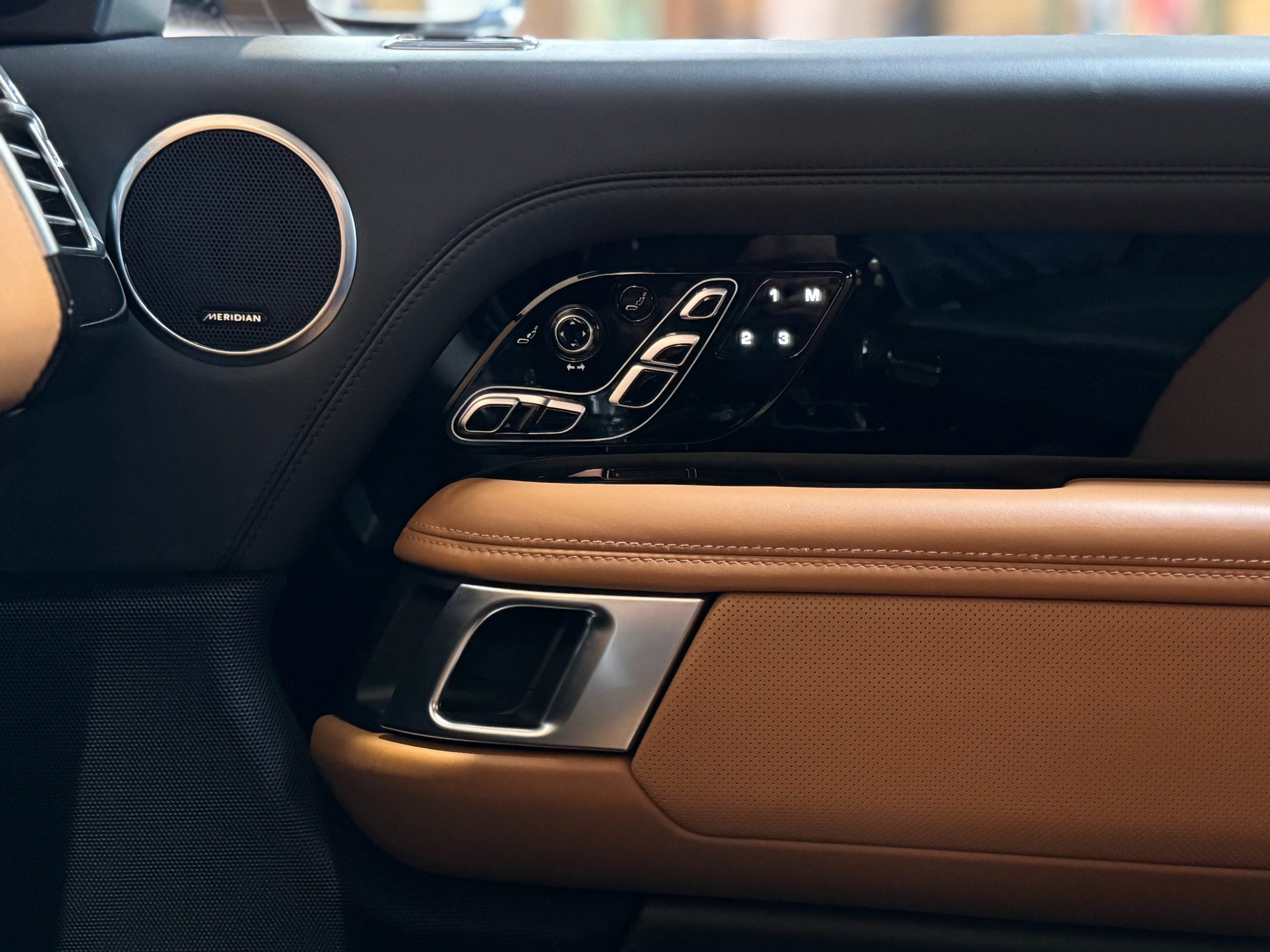 Land Rover Range Rover SV Autobiography Dynamic