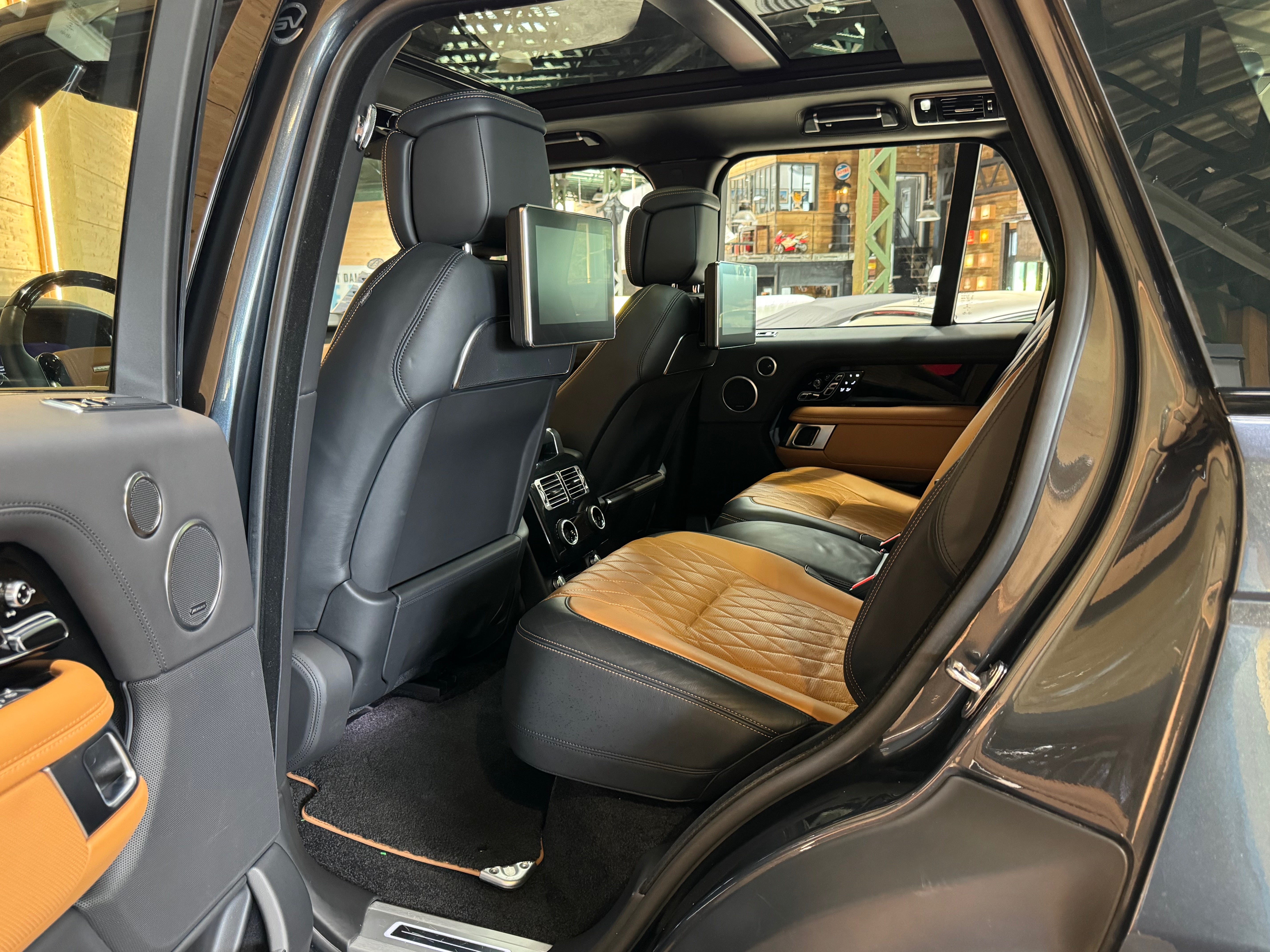 Land Rover Range Rover SV Autobiography Dynamic