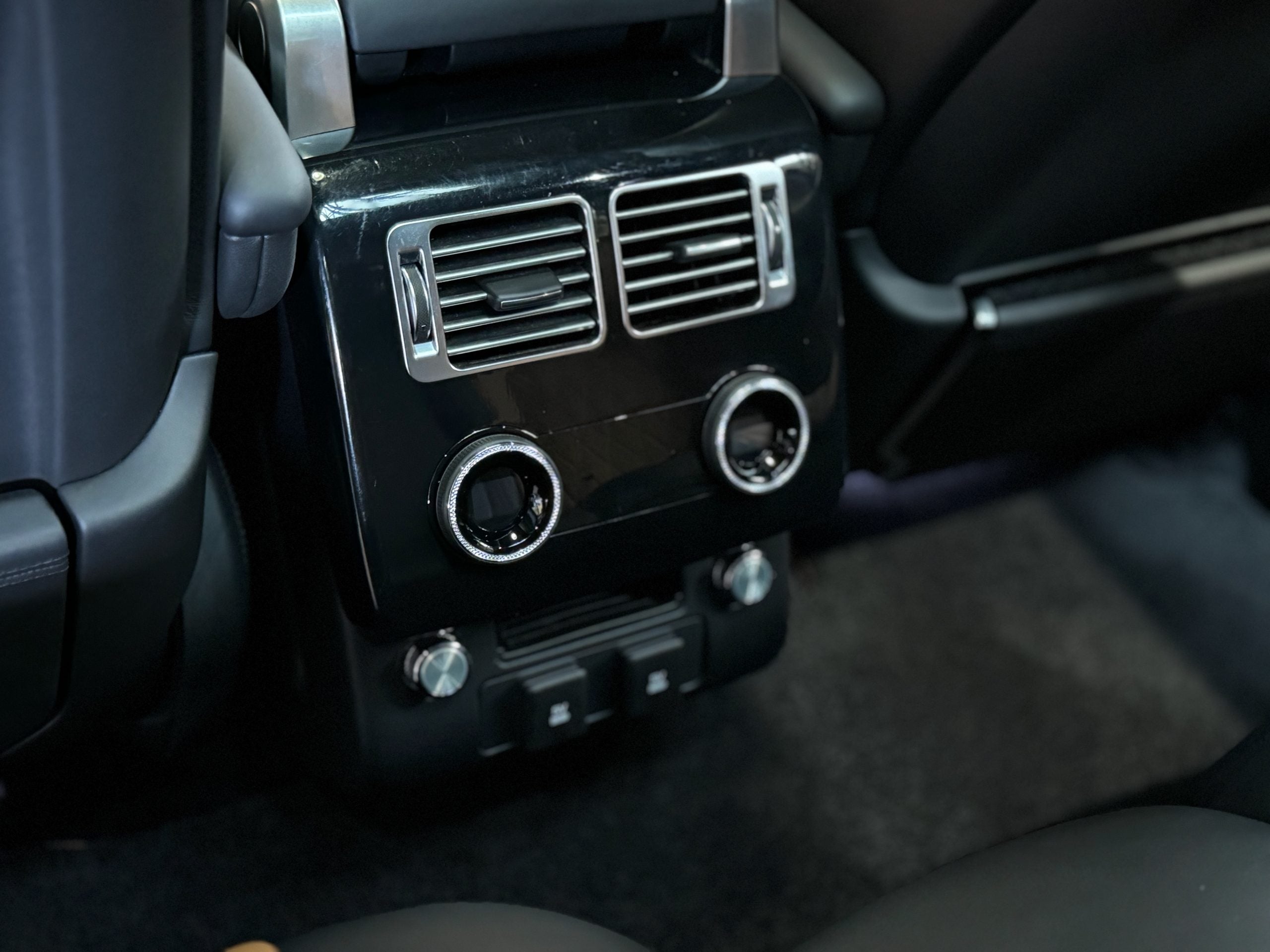 Land Rover Range Rover SV Autobiography Dynamic