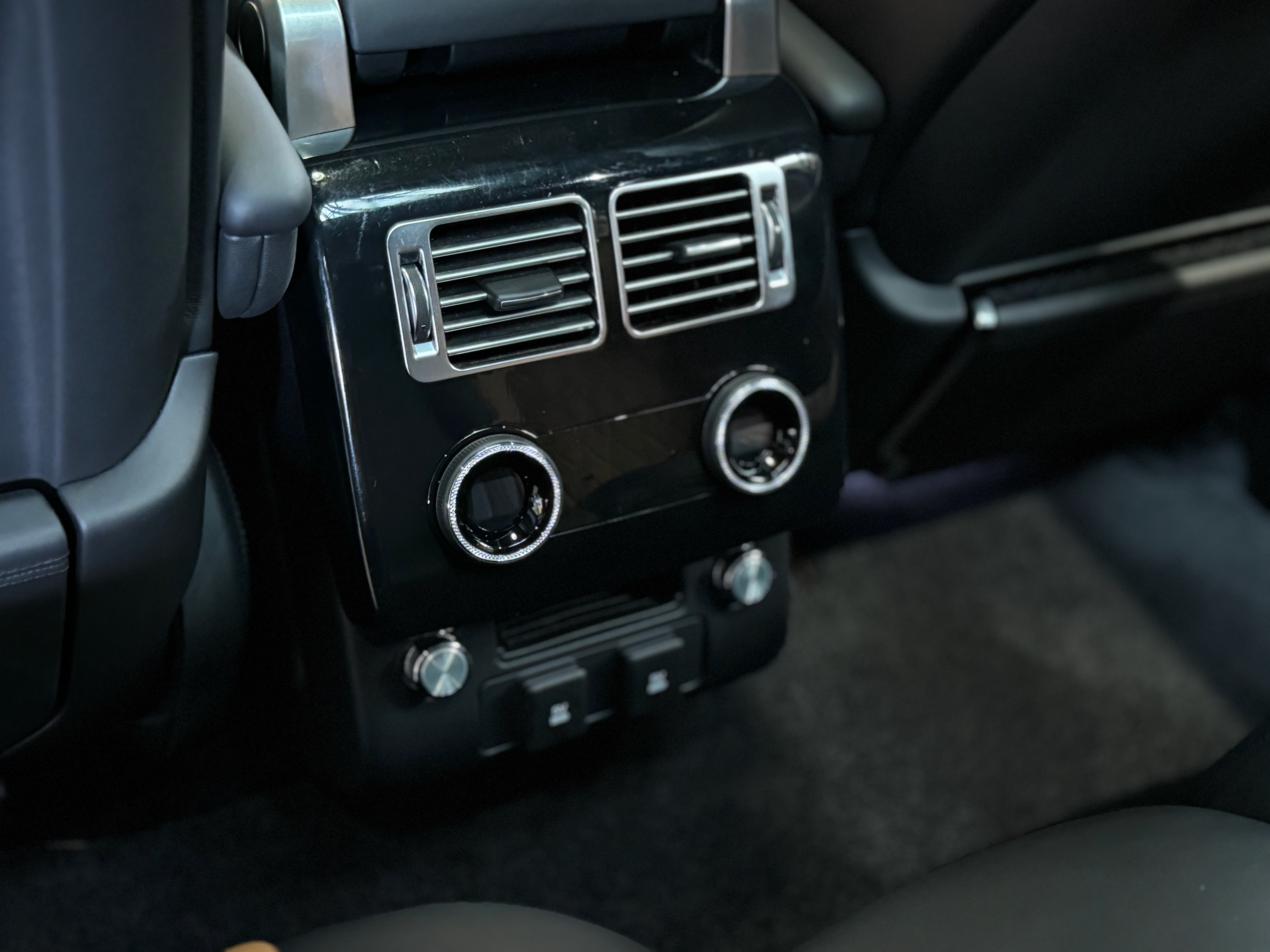 Land Rover Range Rover SV Autobiography Dynamic