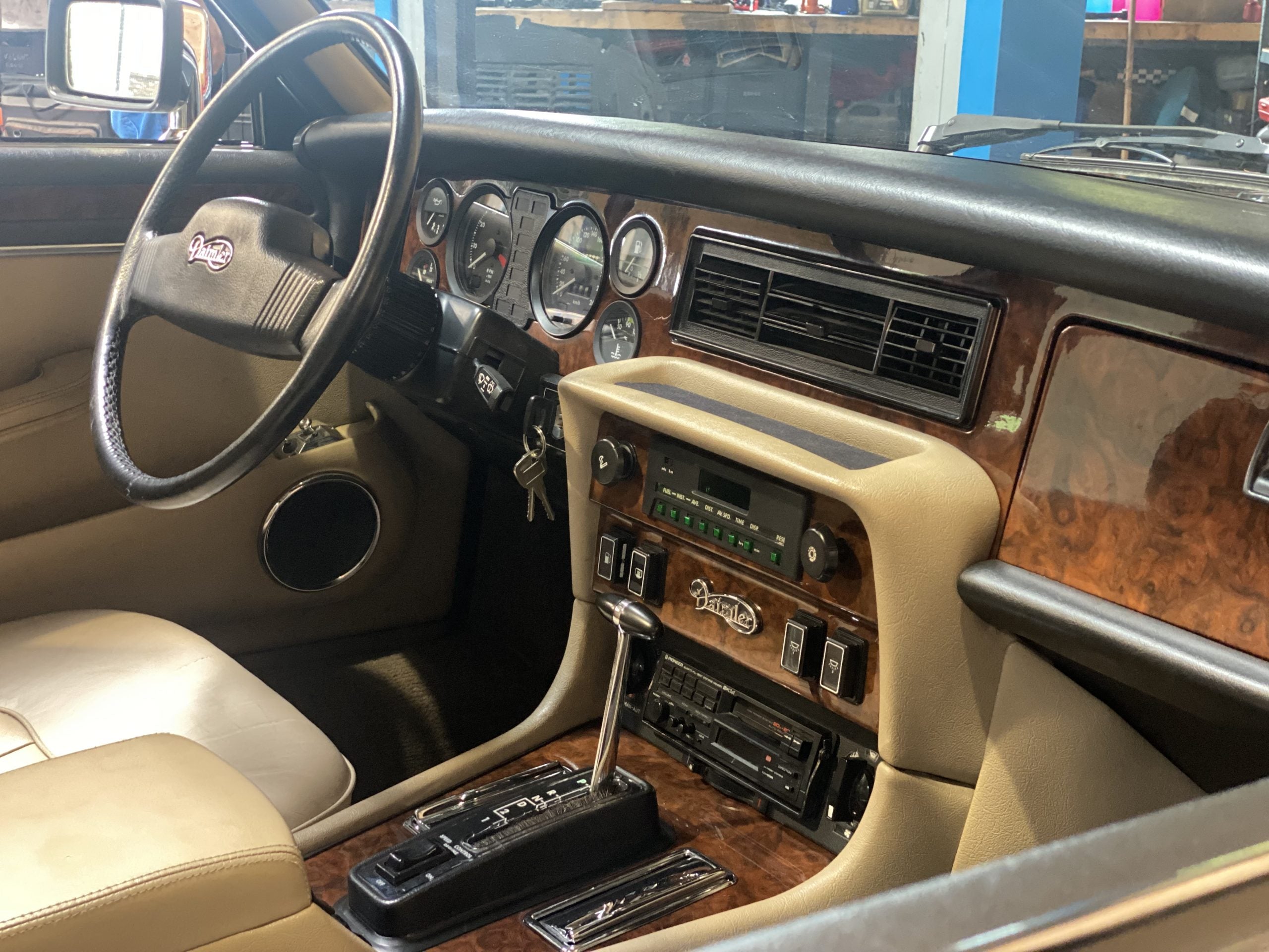 Daimler Double Six Série III