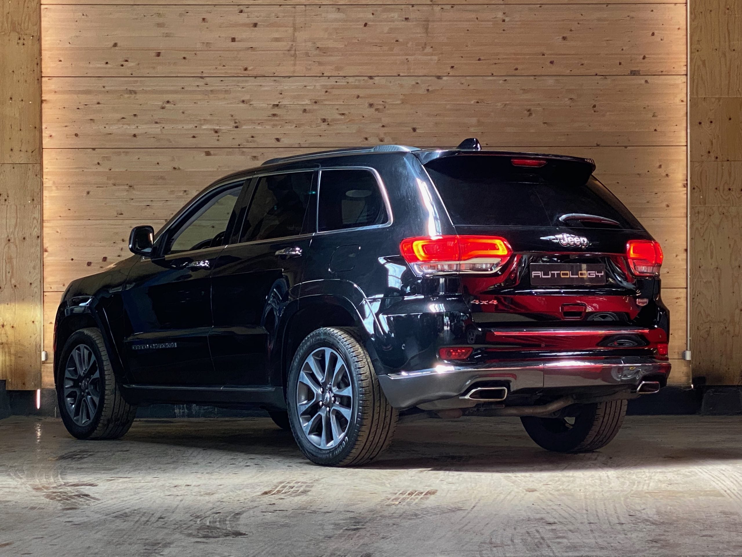 Jeep Grand Cherokee V8 5.7 Summit BVA8