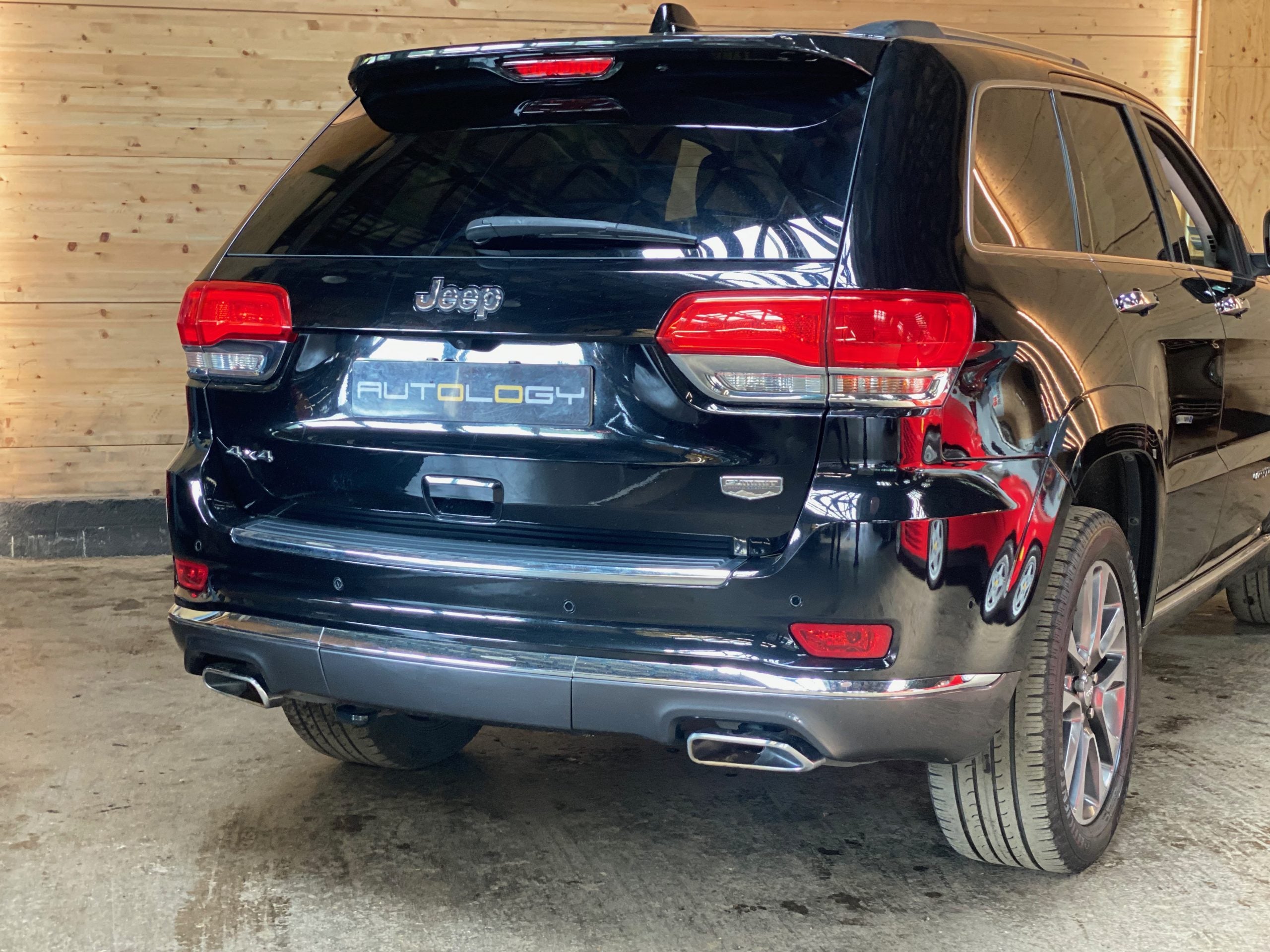 Jeep Grand Cherokee V8 5.7 Summit BVA8