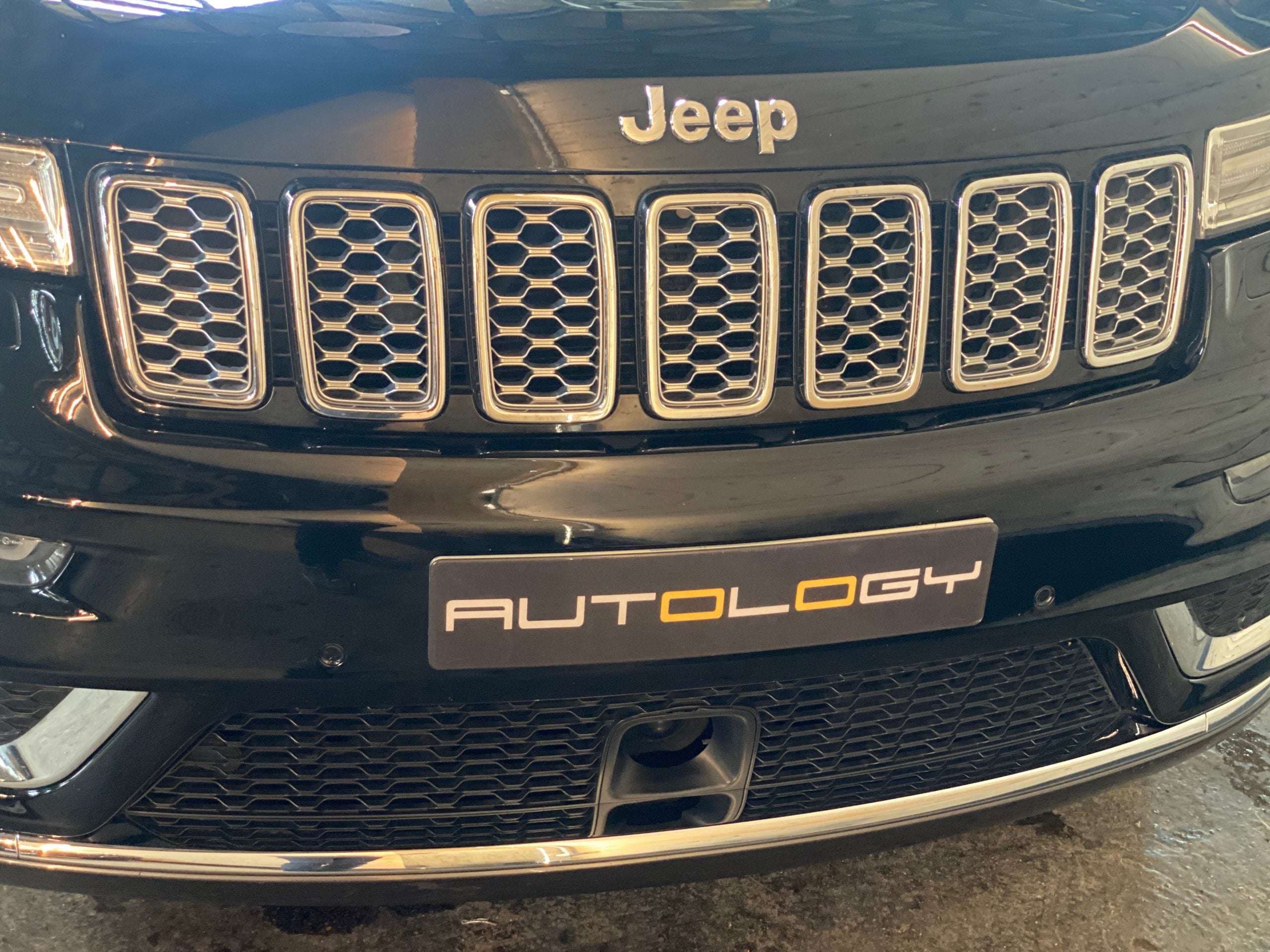 Jeep Grand Cherokee V8 5.7 Summit BVA8