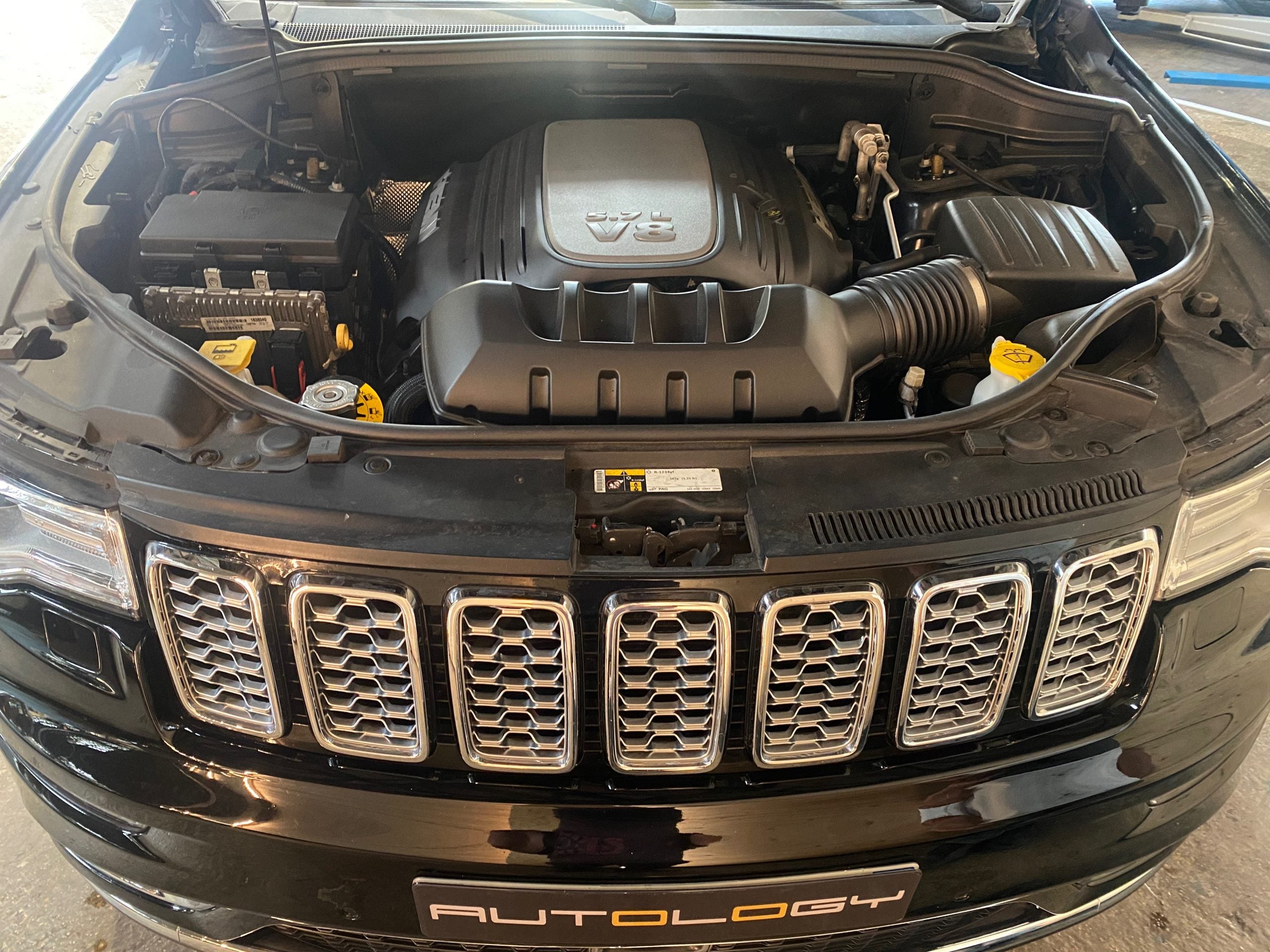Jeep Grand Cherokee V8 5.7 Summit BVA8