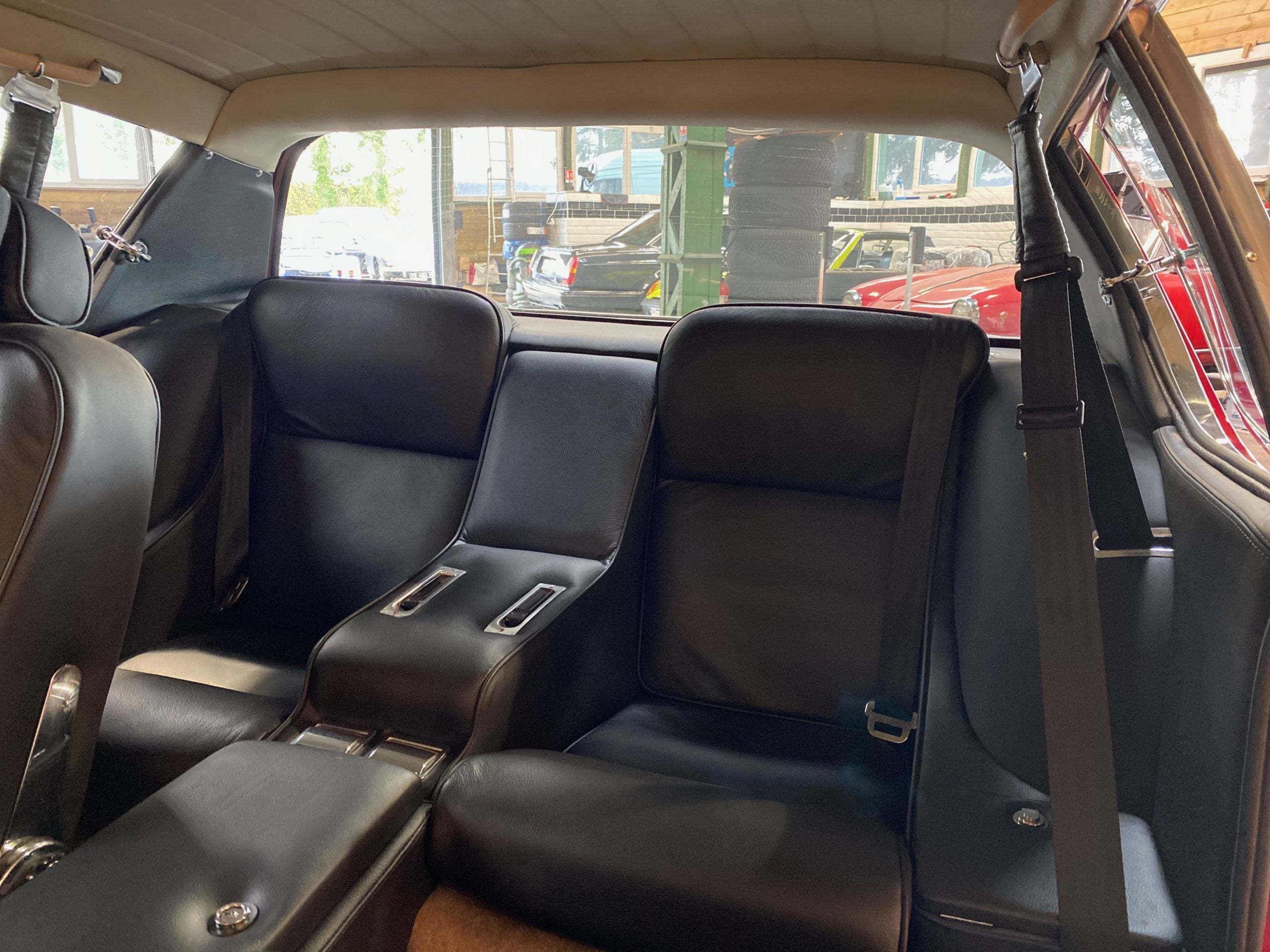 Jensen Interceptor III
