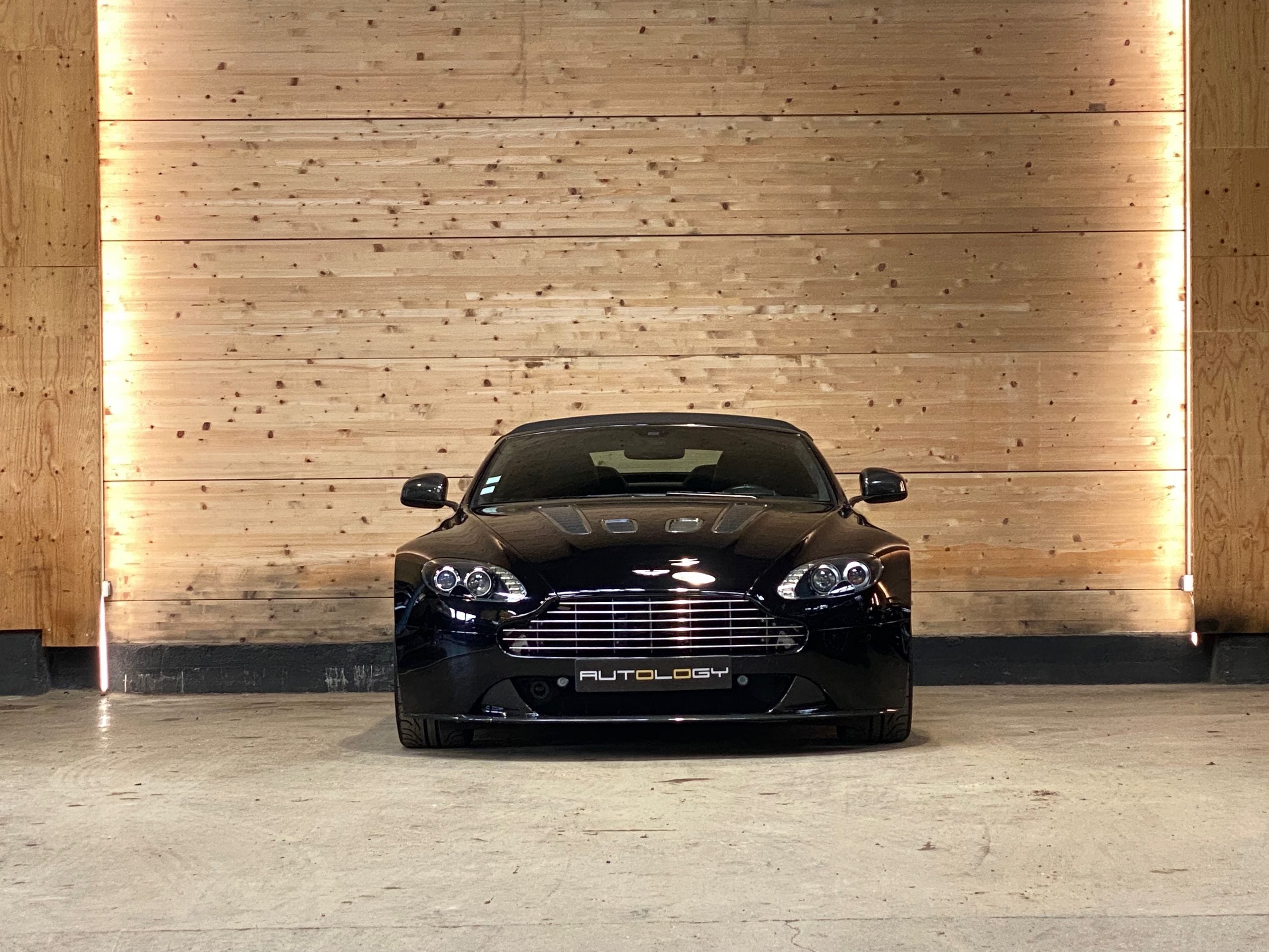 Aston Martin V12 Vantage Roadster BVM6 n°16/101