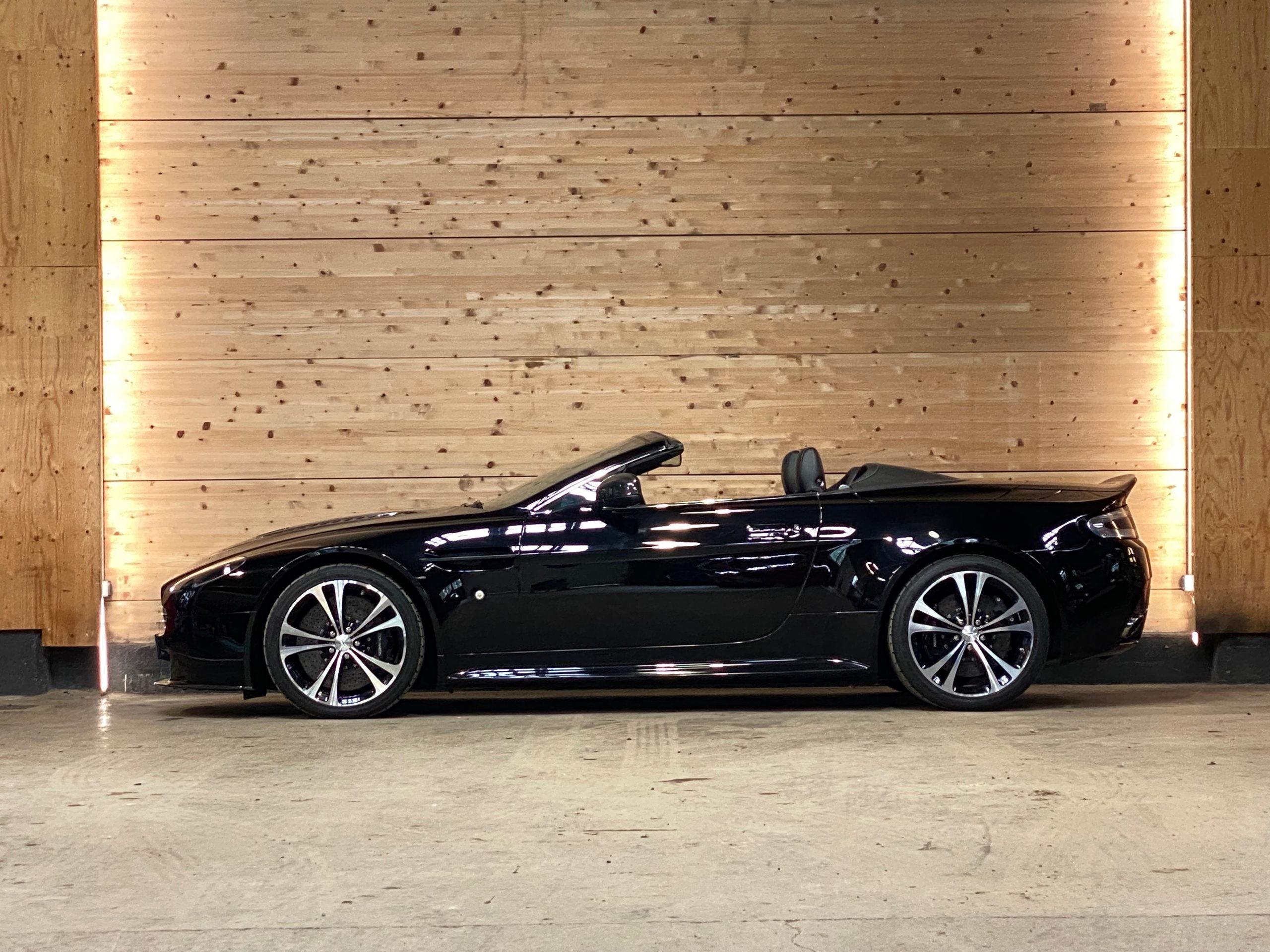 Aston Martin V12 Vantage Roadster BVM6 n°16/101