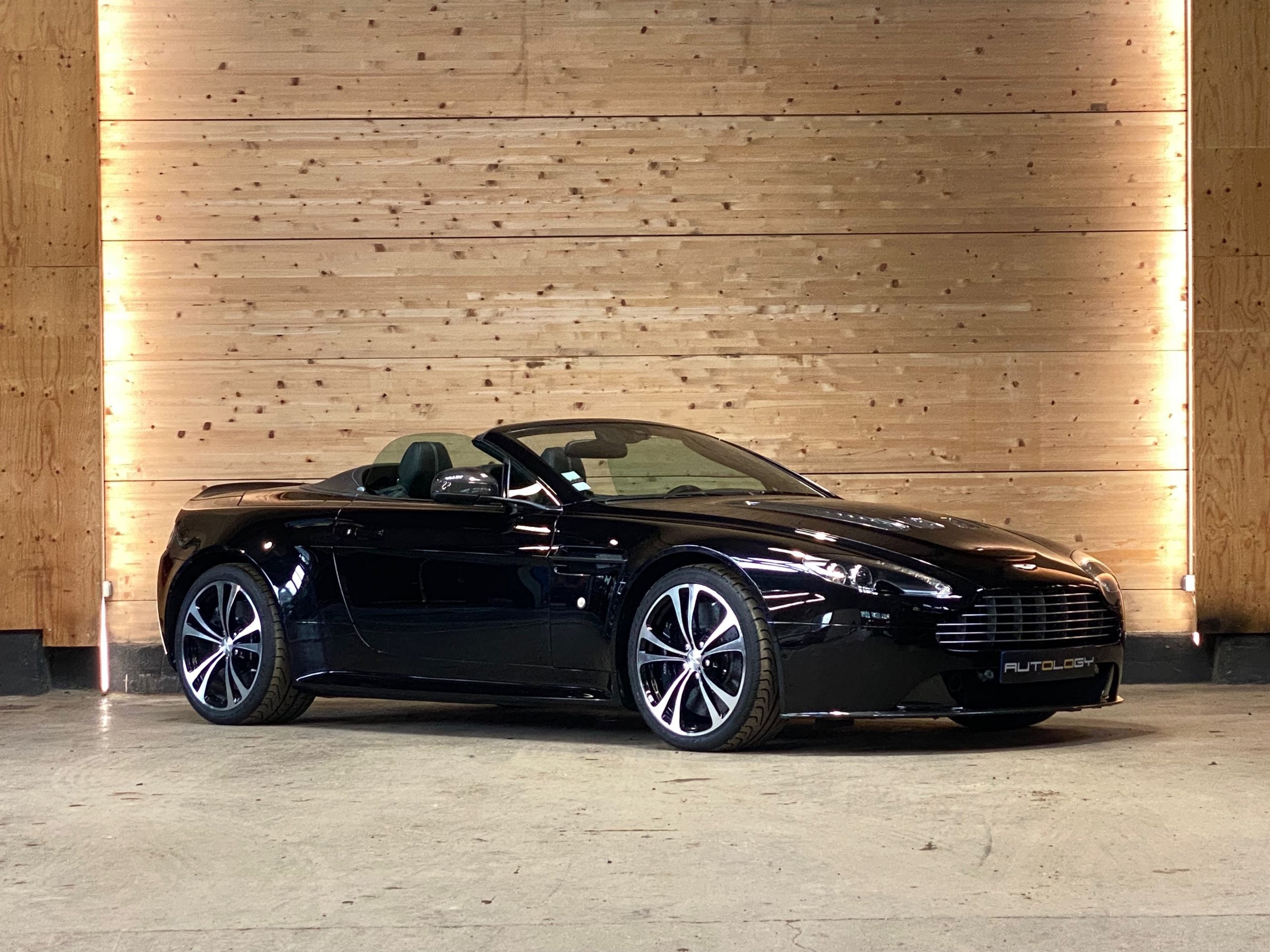Aston Martin V12 Vantage Roadster BVM6 n°16/101
