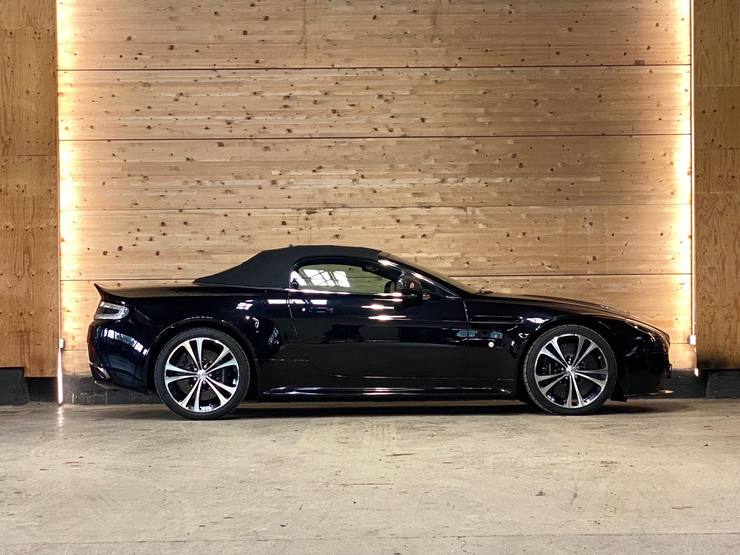 Aston Martin V12 Vantage Roadster BVM6 n°16/101