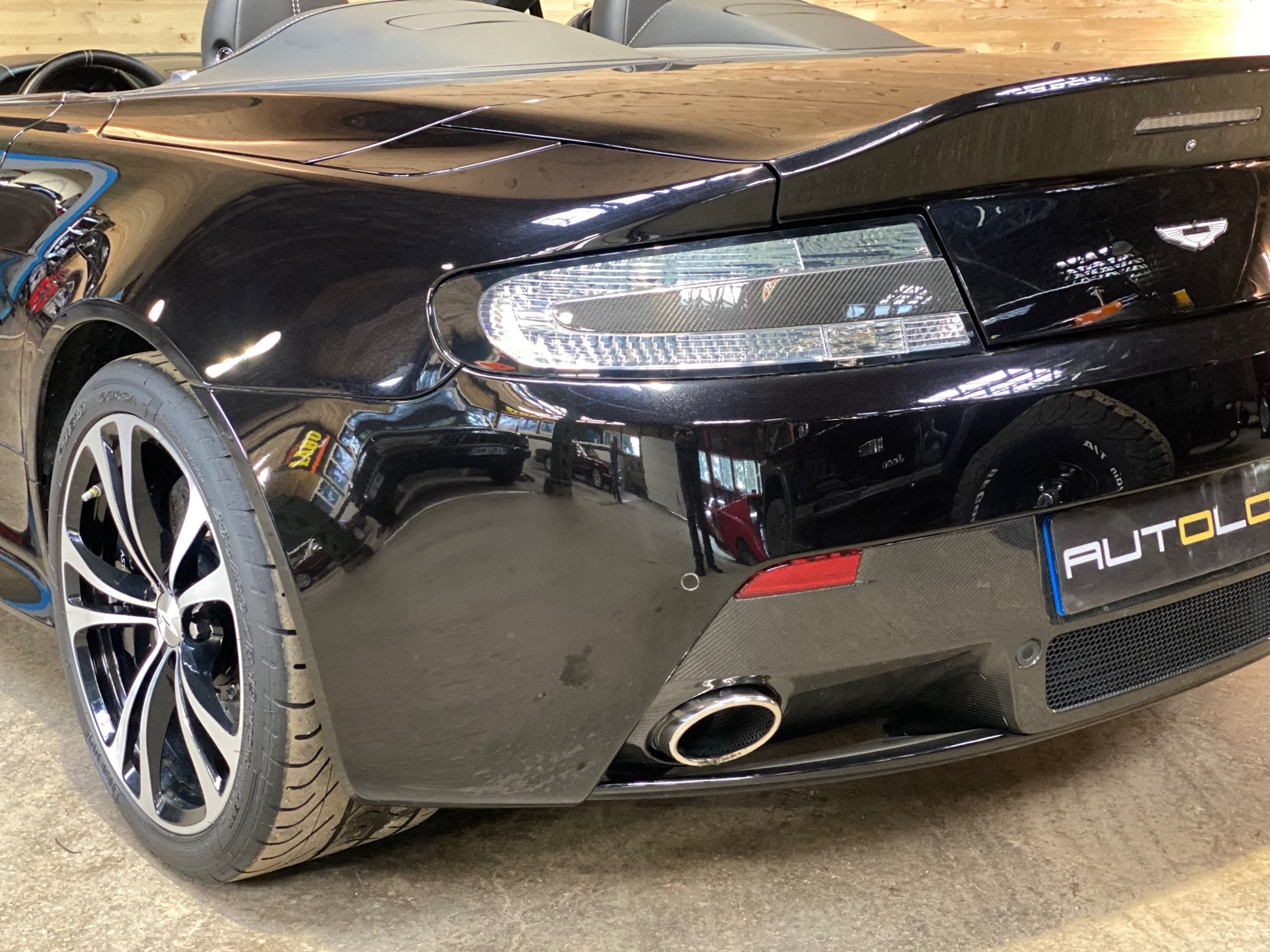 Aston Martin V12 Vantage Roadster BVM6 n°16/101