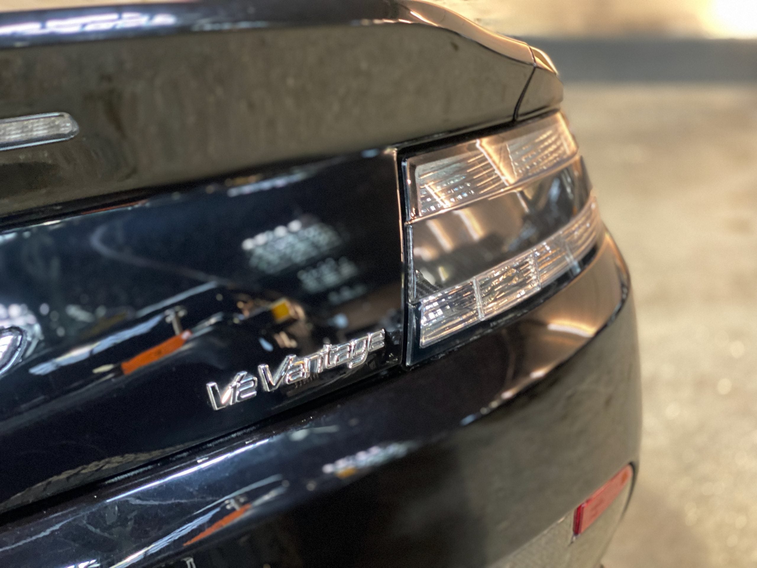 Aston Martin V12 Vantage Roadster BVM6 n°16/101