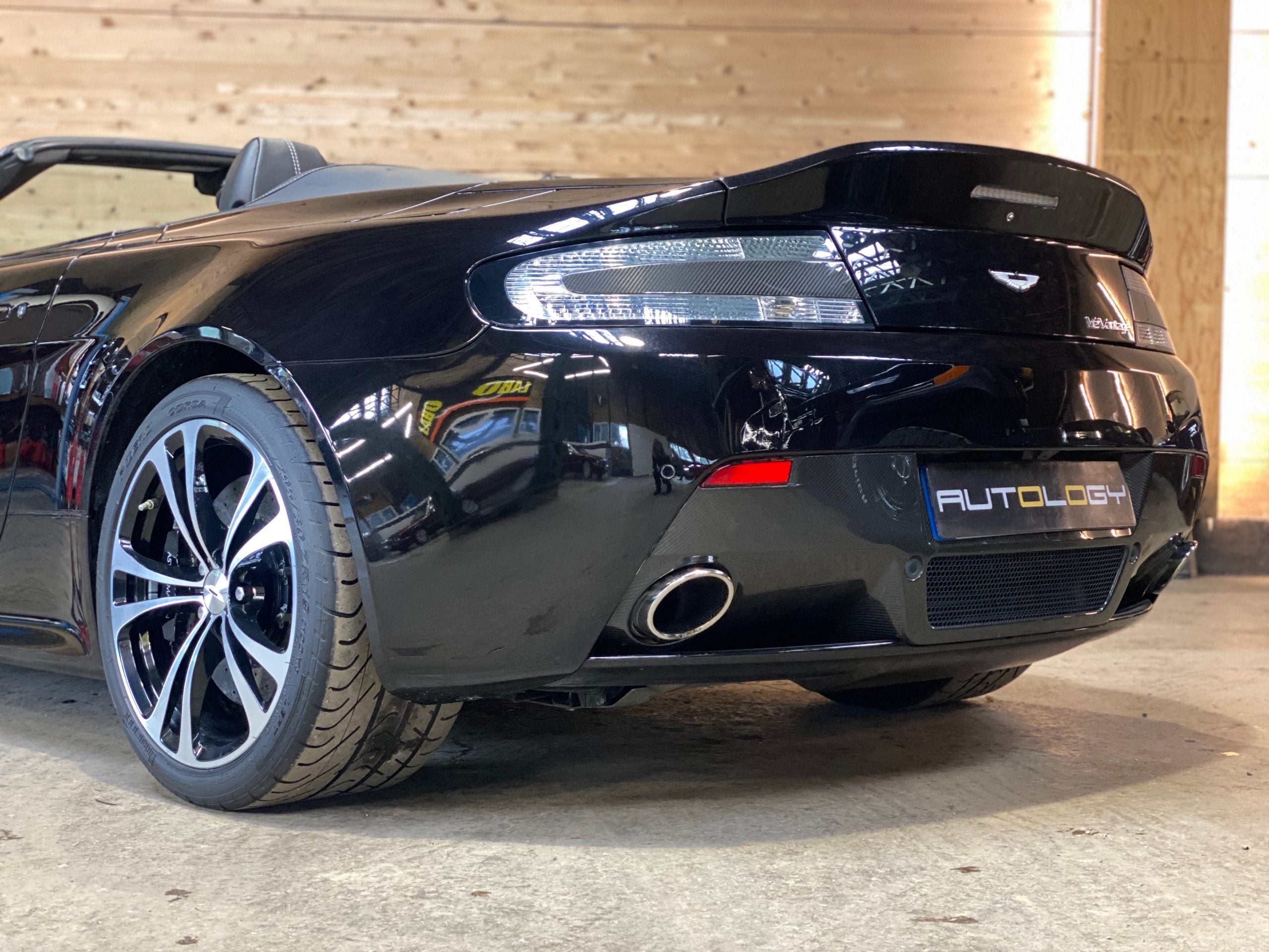 Aston Martin V12 Vantage Roadster BVM6 n°16/101