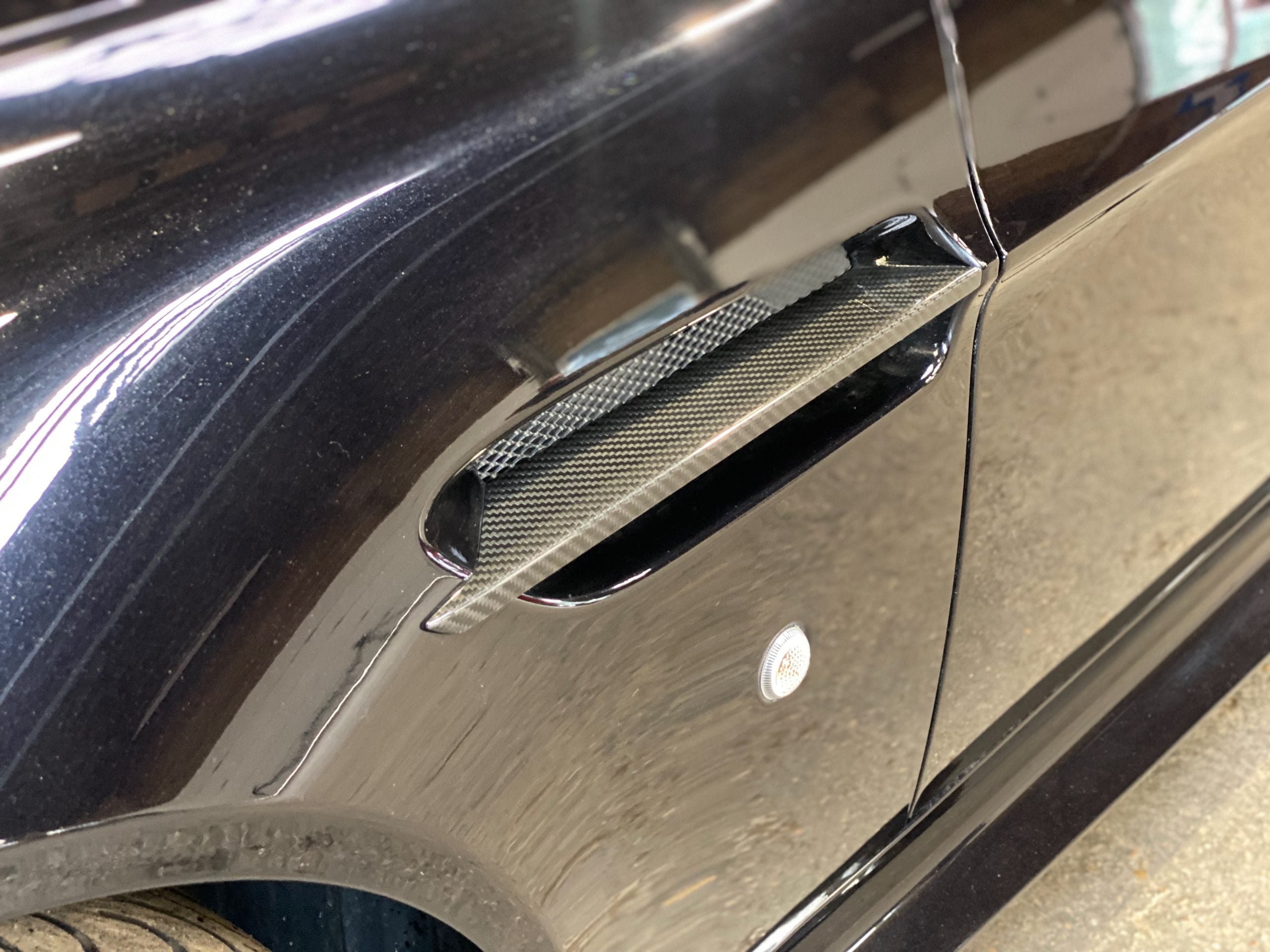 Aston Martin V12 Vantage Roadster BVM6 n°16/101