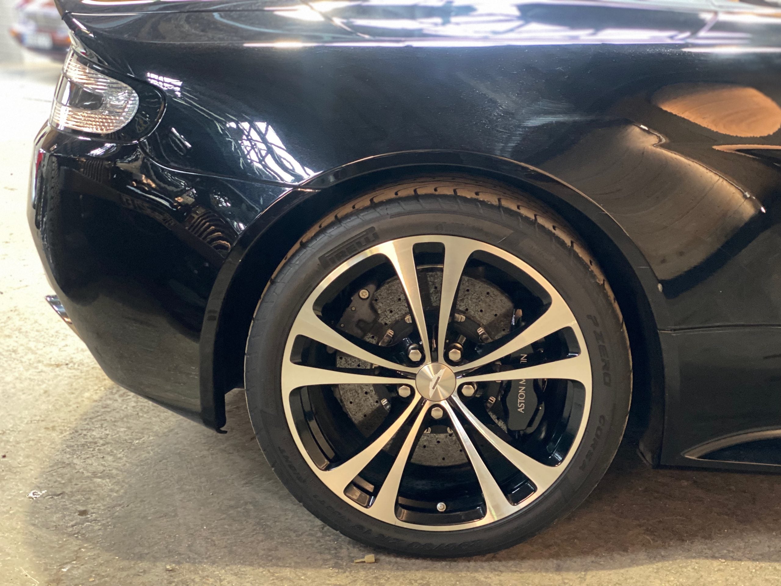 Aston Martin V12 Vantage Roadster BVM6 n°16/101