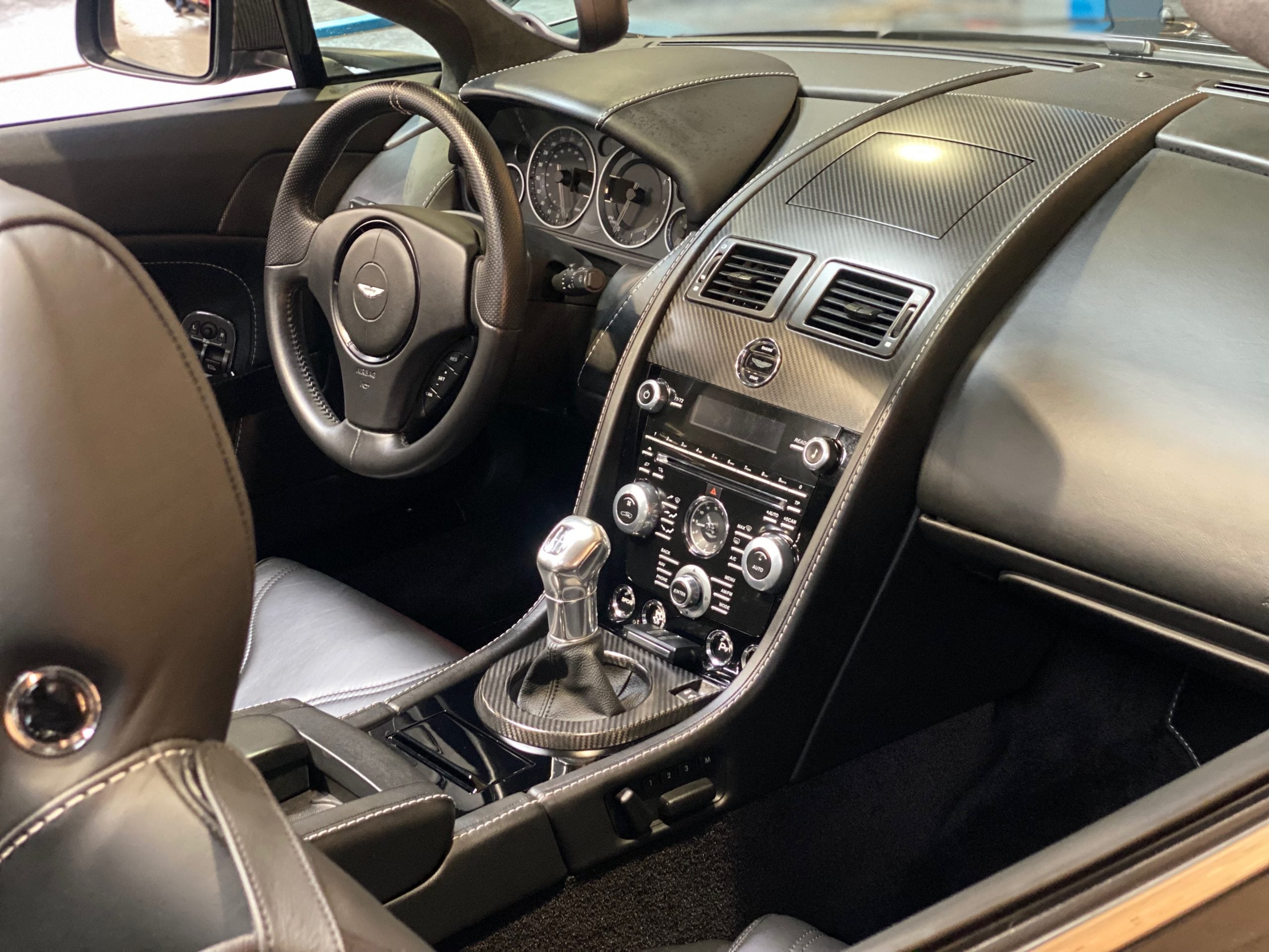 Aston Martin V12 Vantage Roadster BVM6 n°16/101