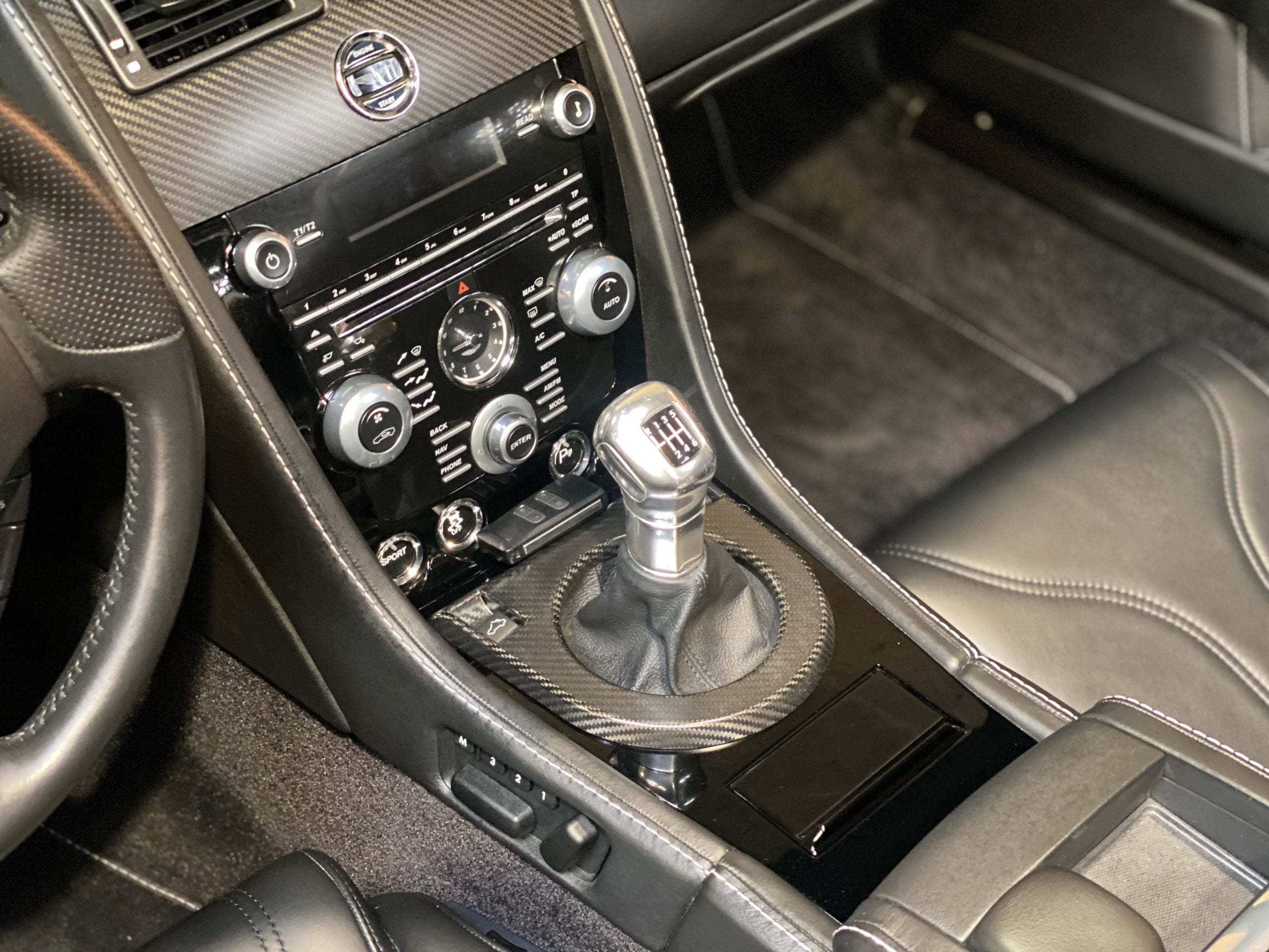 Aston Martin V12 Vantage Roadster BVM6 n°16/101