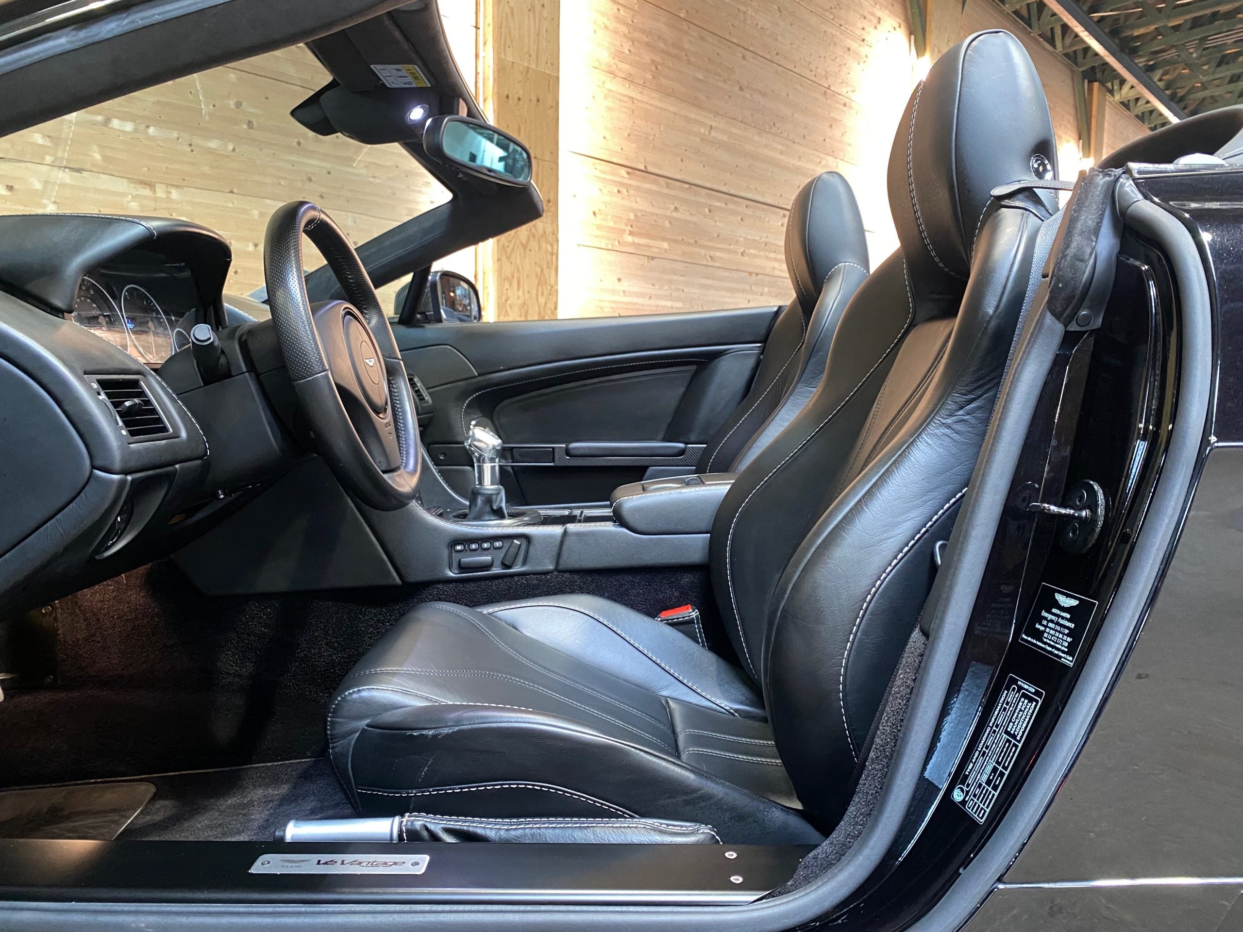 Aston Martin V12 Vantage Roadster BVM6 n°16/101