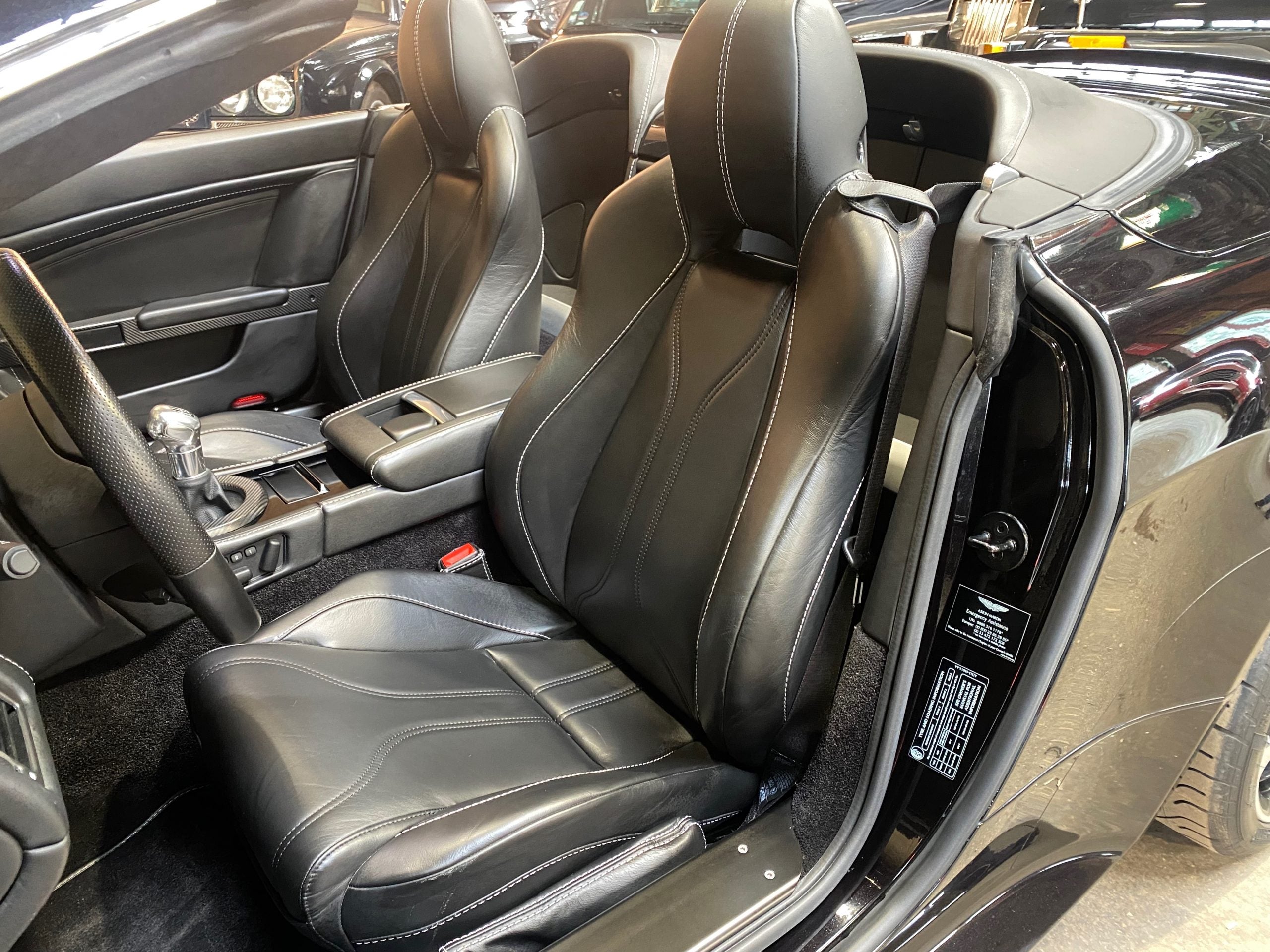 Aston Martin V12 Vantage Roadster BVM6 n°16/101