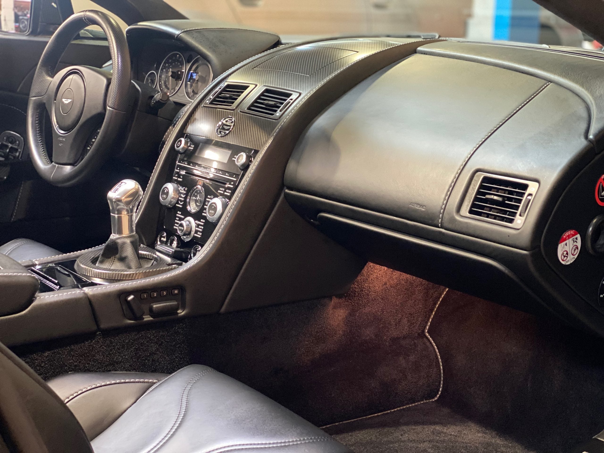 Aston Martin V12 Vantage Roadster BVM6 n°16/101