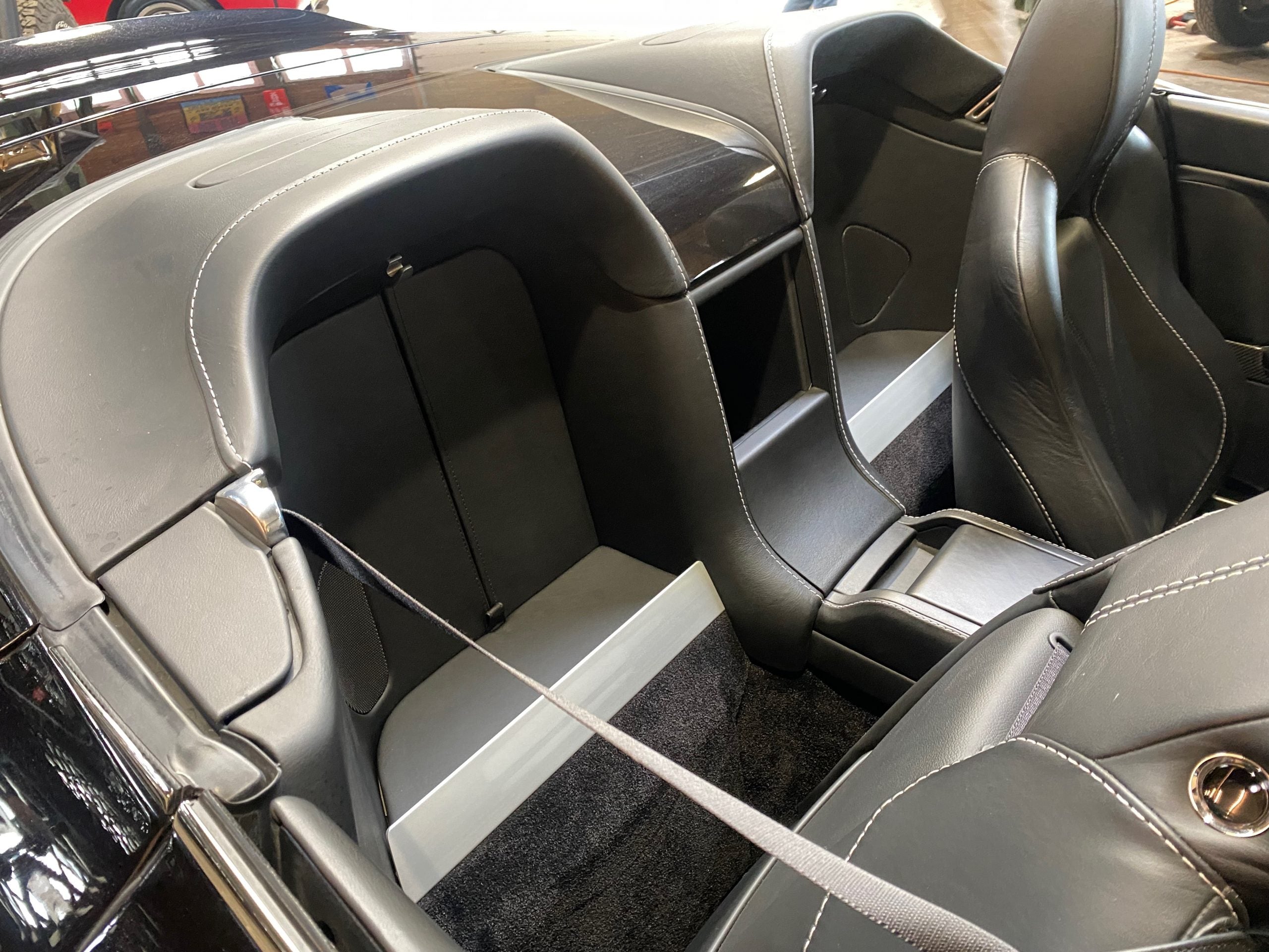 Aston Martin V12 Vantage Roadster BVM6 n°16/101