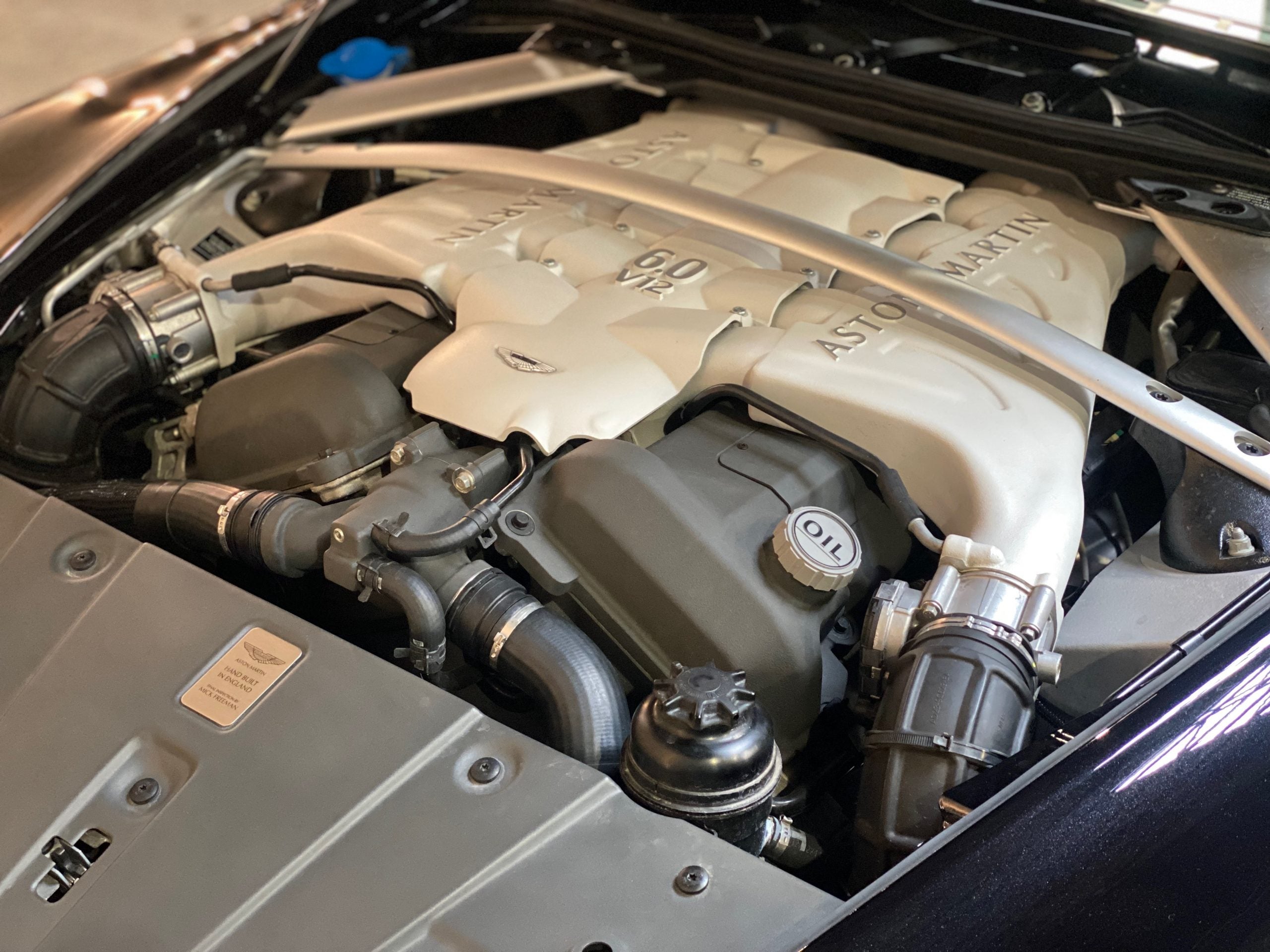 Aston Martin V12 Vantage Roadster BVM6 n°16/101