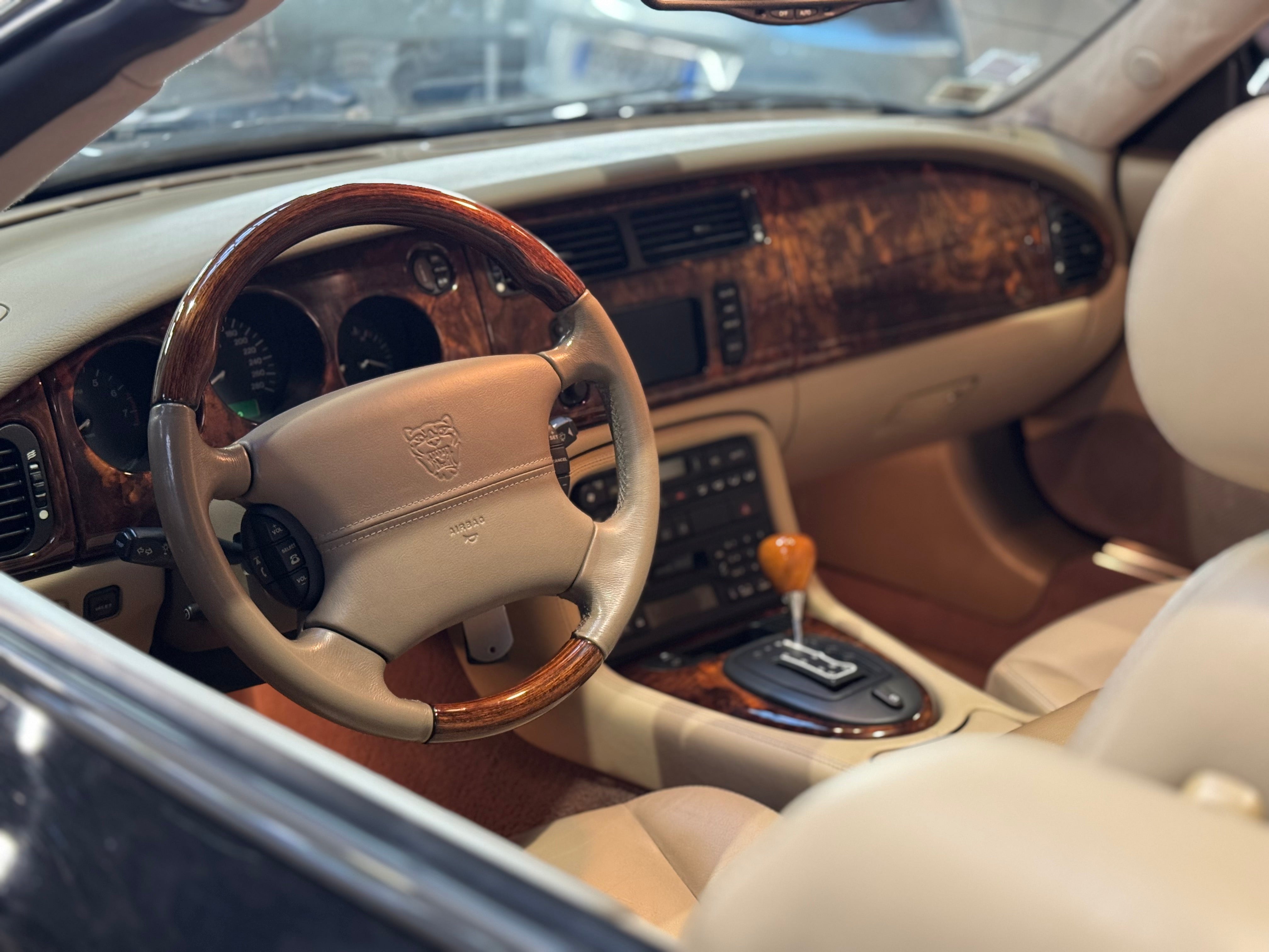 Jaguar XK8 Cabriolet 4.2 BVA6