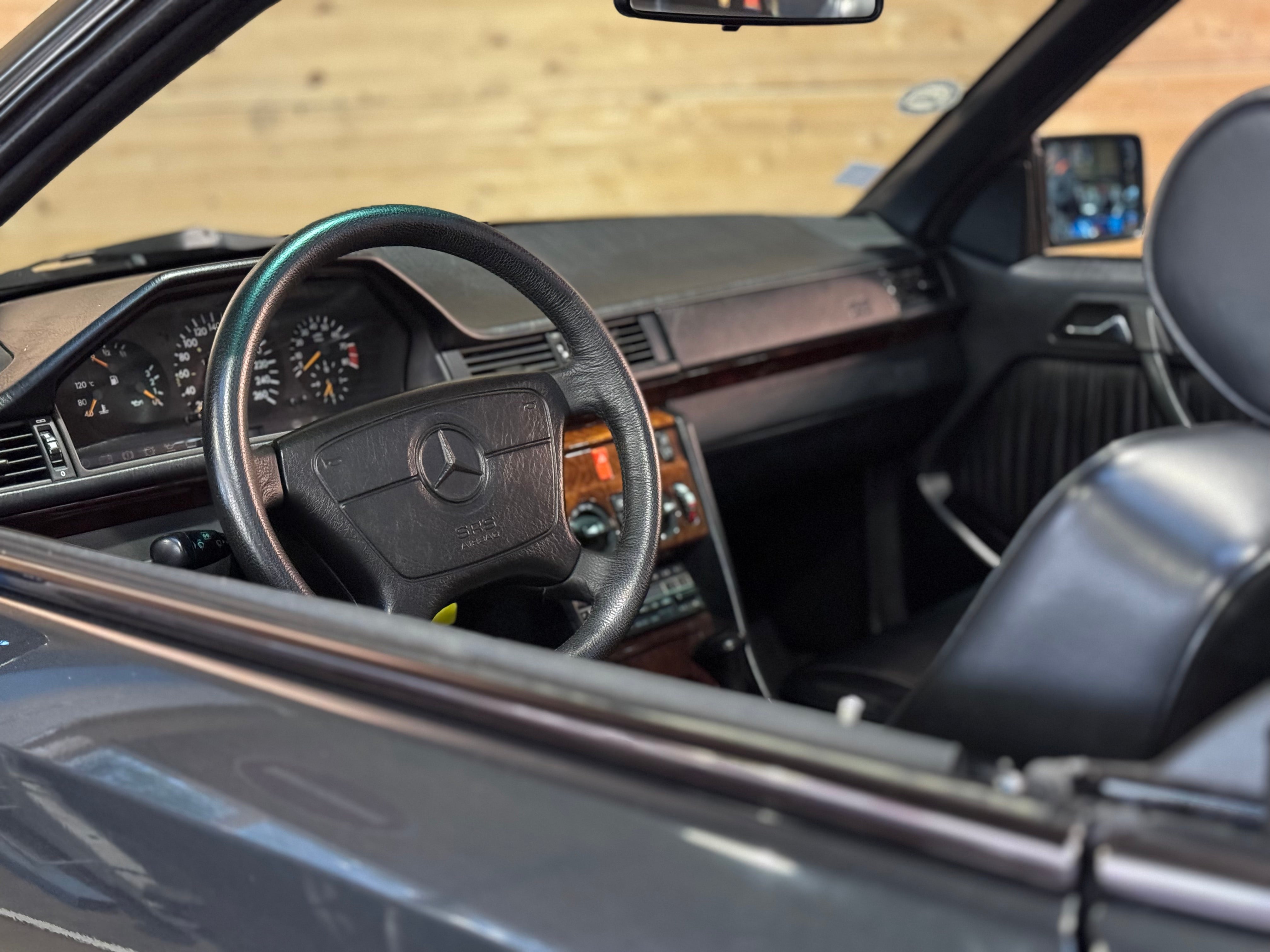 Mercedes 300CE-24 Cabriolet BVA