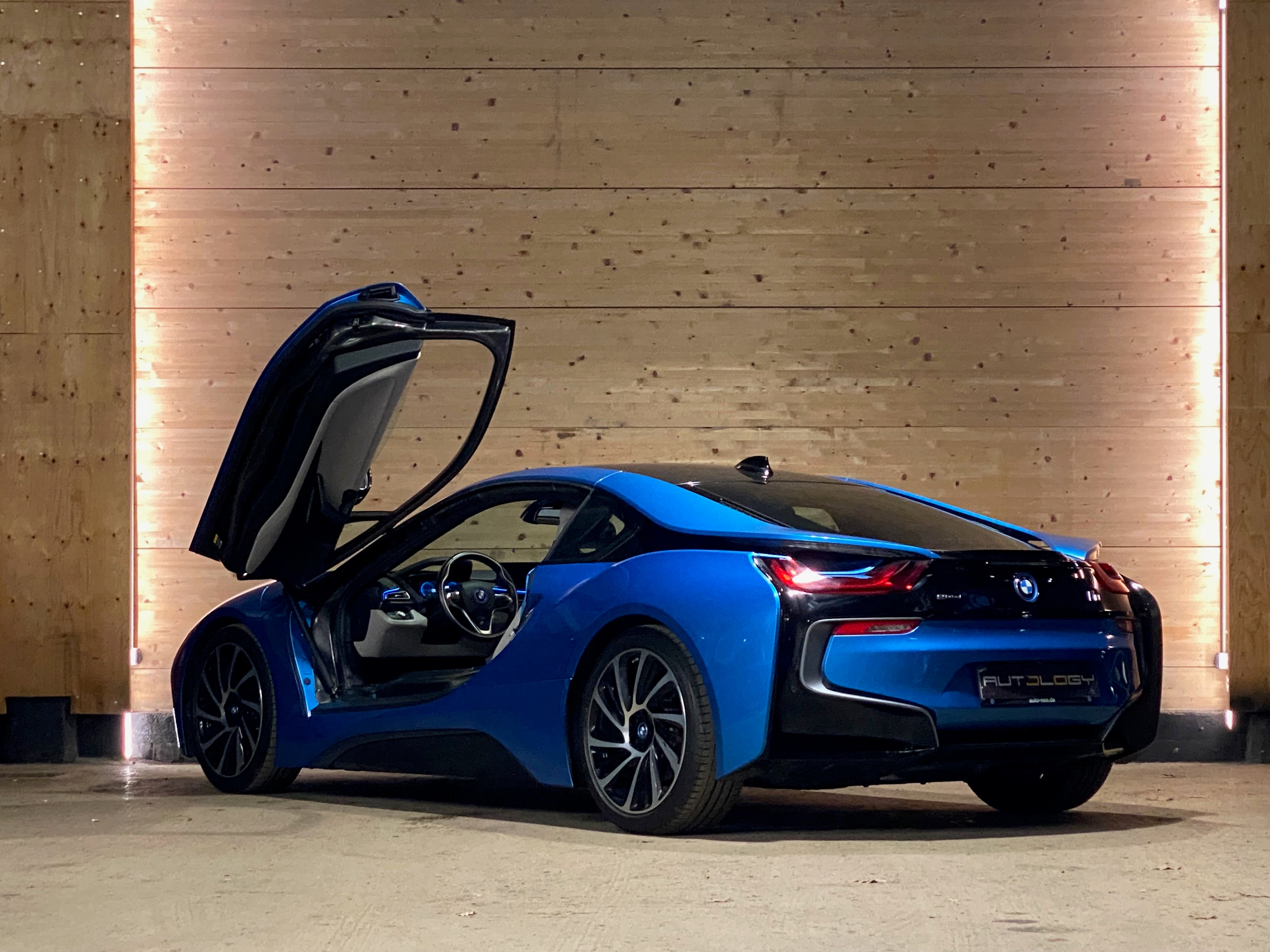 BMW i8