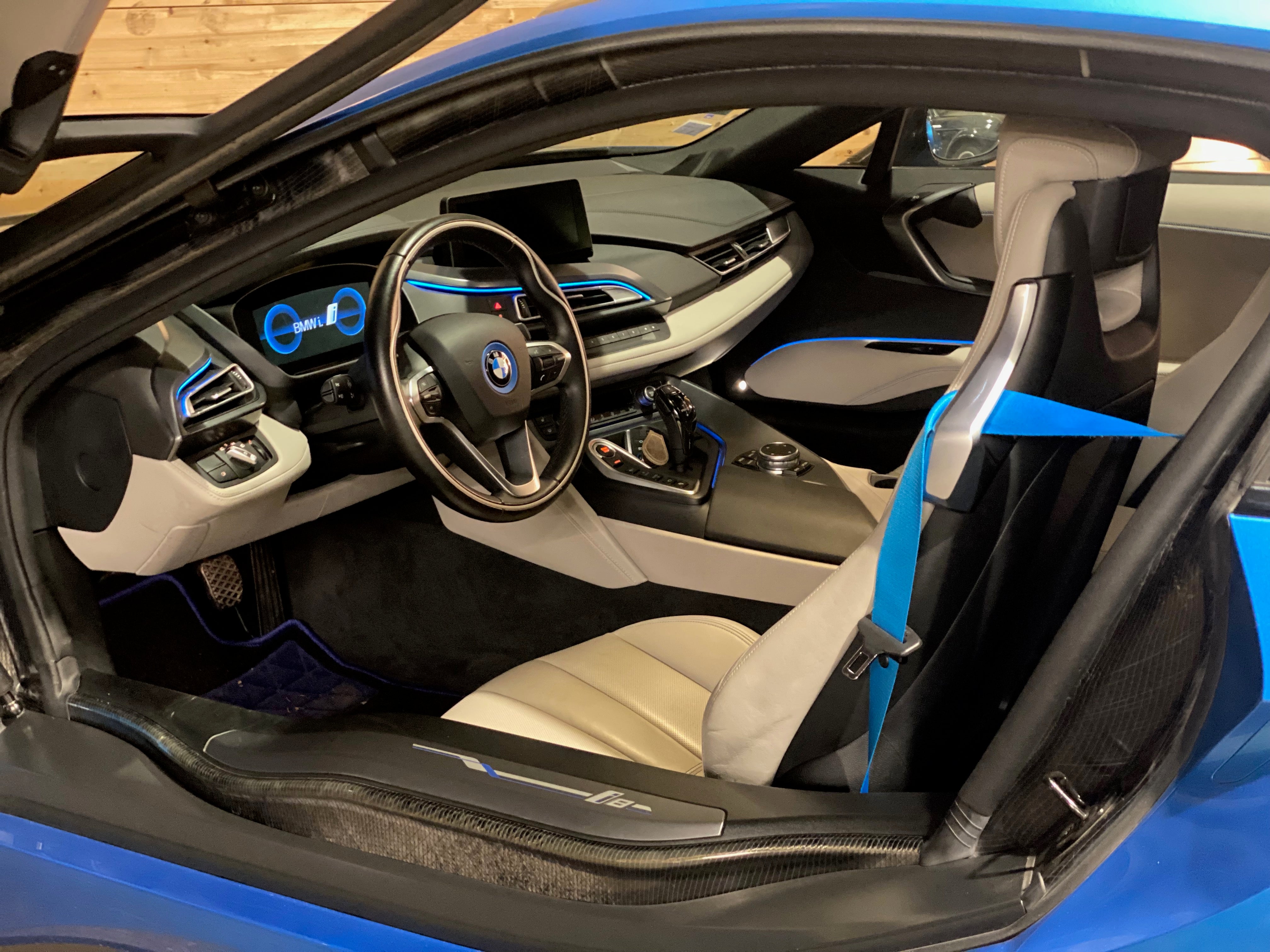 BMW i8