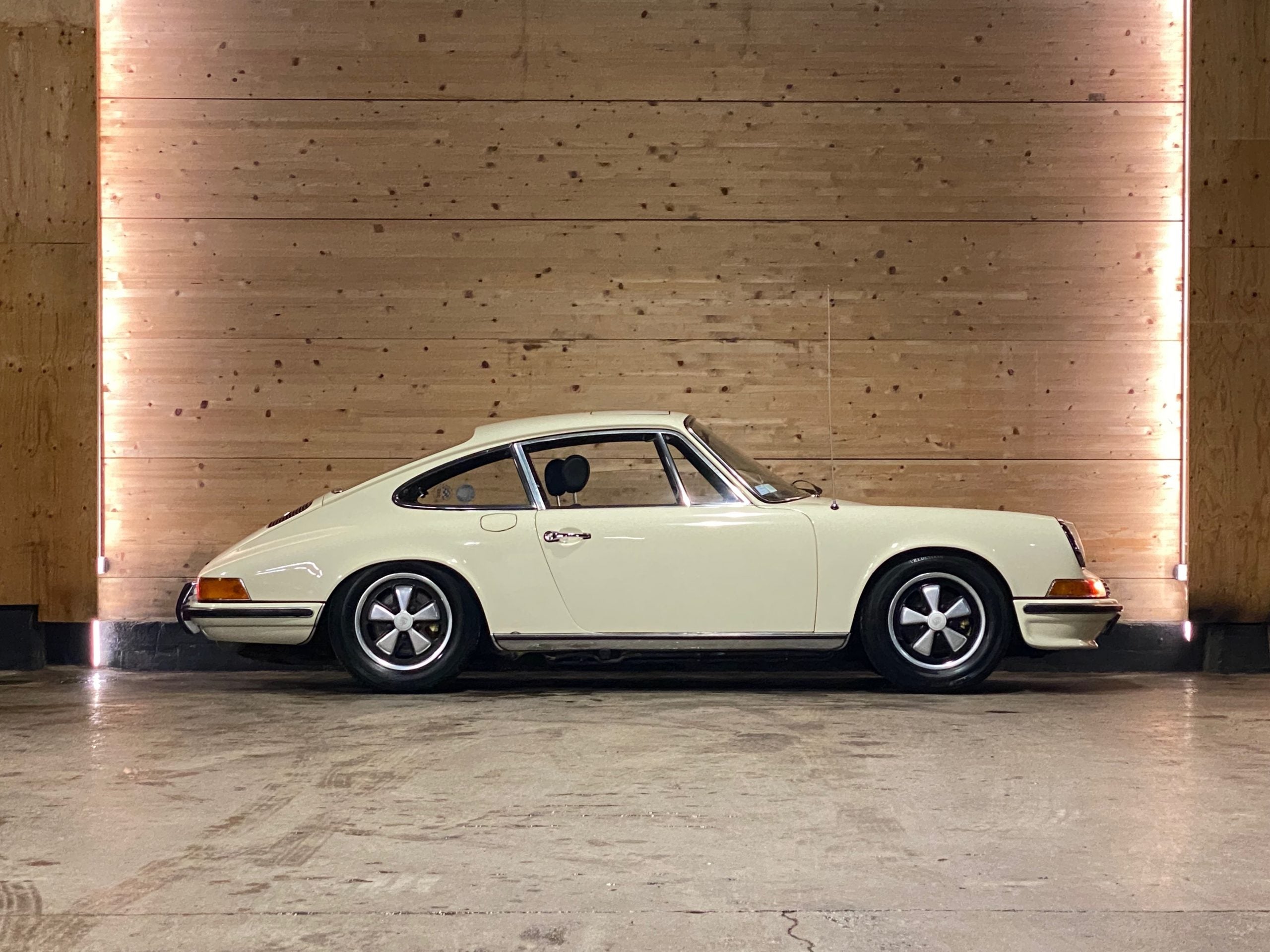 Porsche 911 2.4S