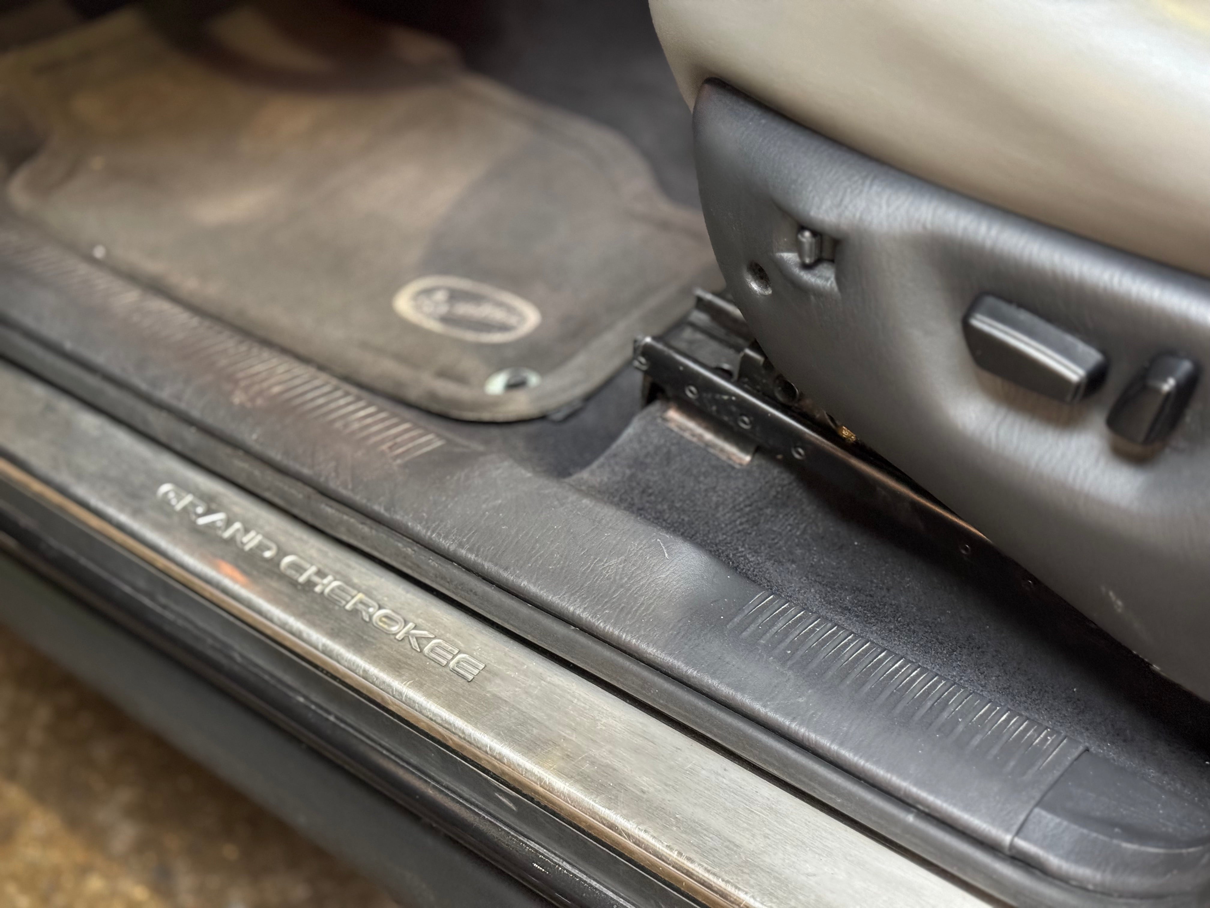 Jeep Grand Cherokee V8 4.7 Black Pearl