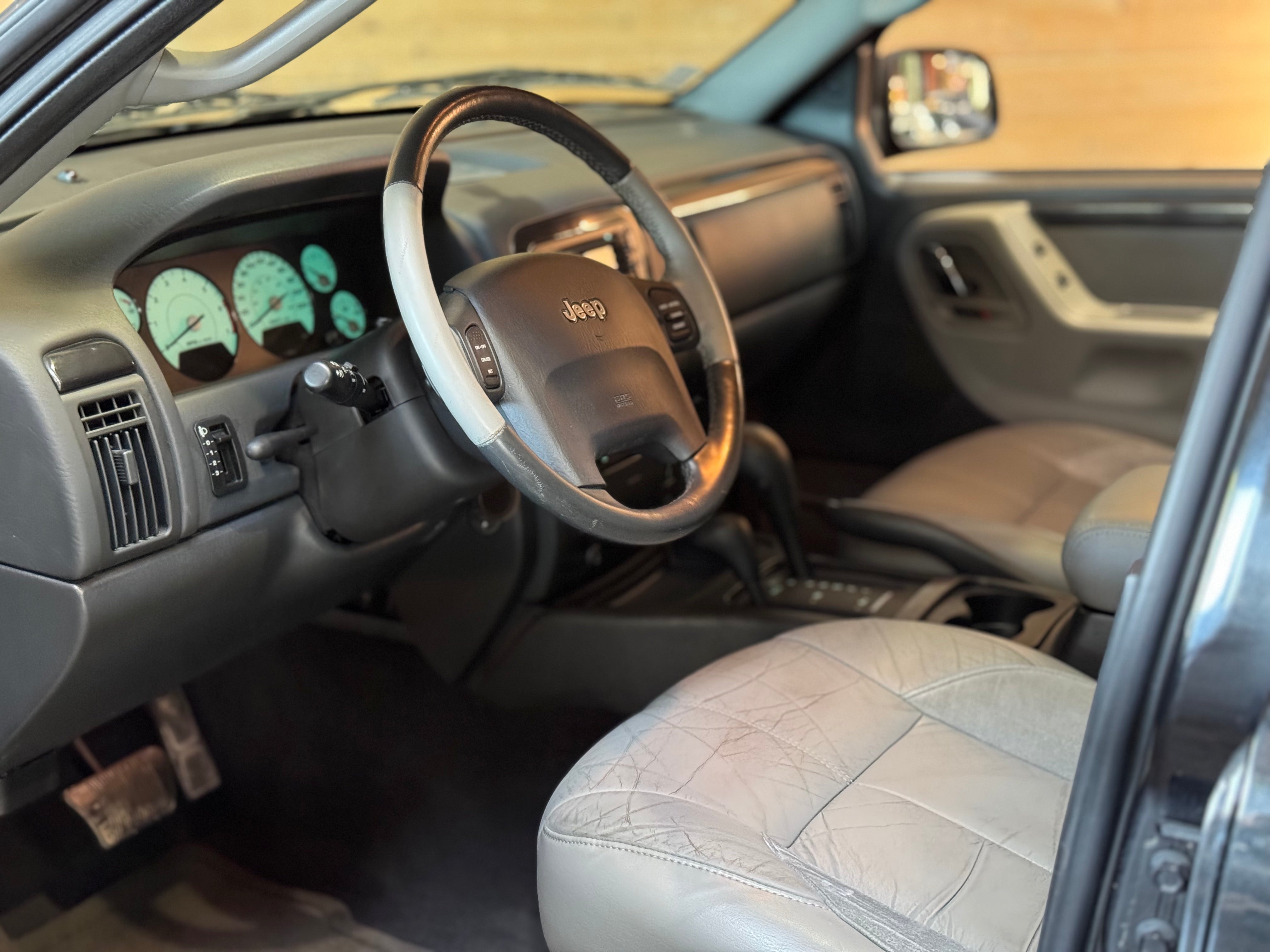 Jeep Grand Cherokee V8 4.7 Black Pearl