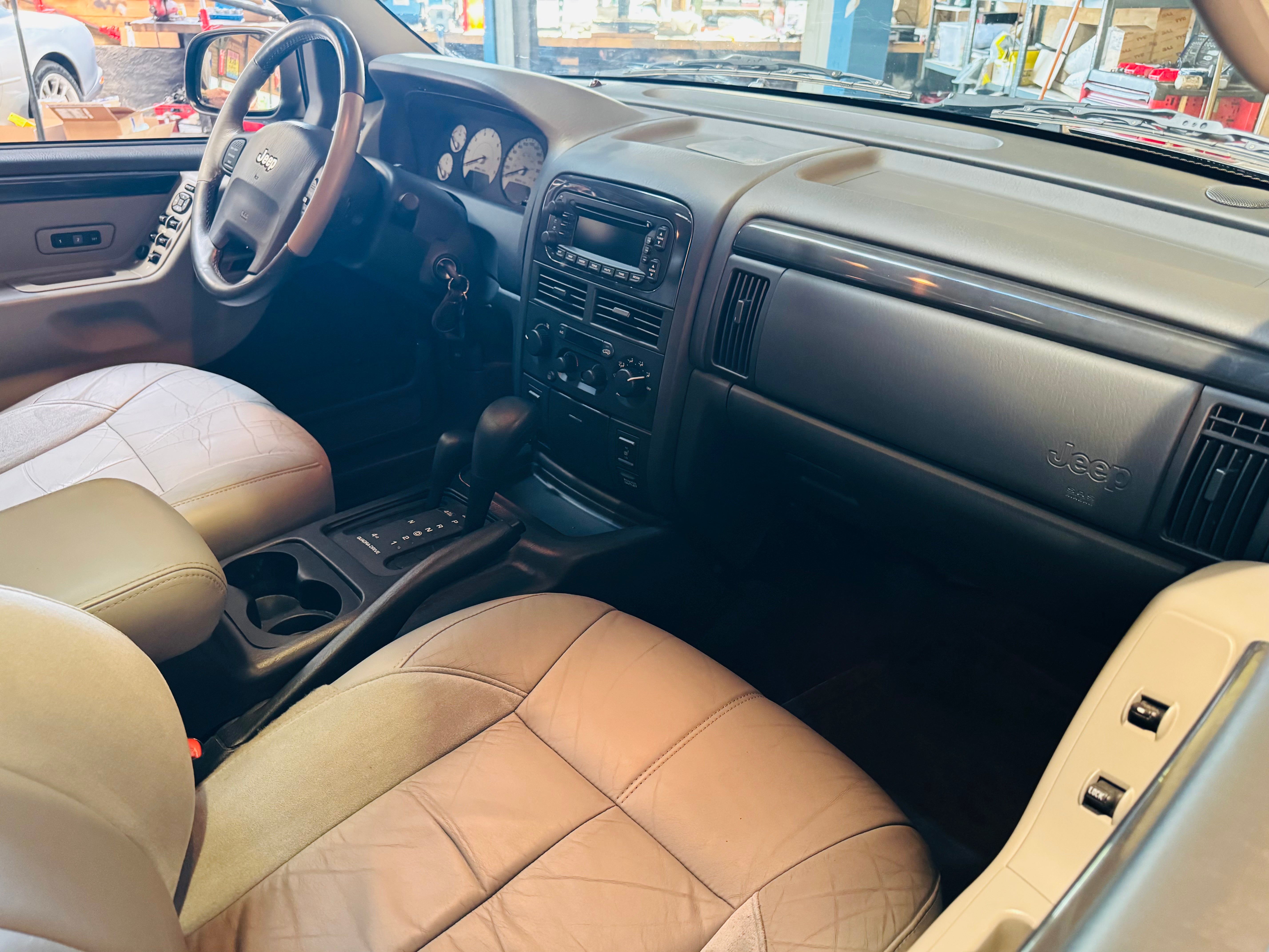 Jeep Grand Cherokee V8 4.7 Black Pearl