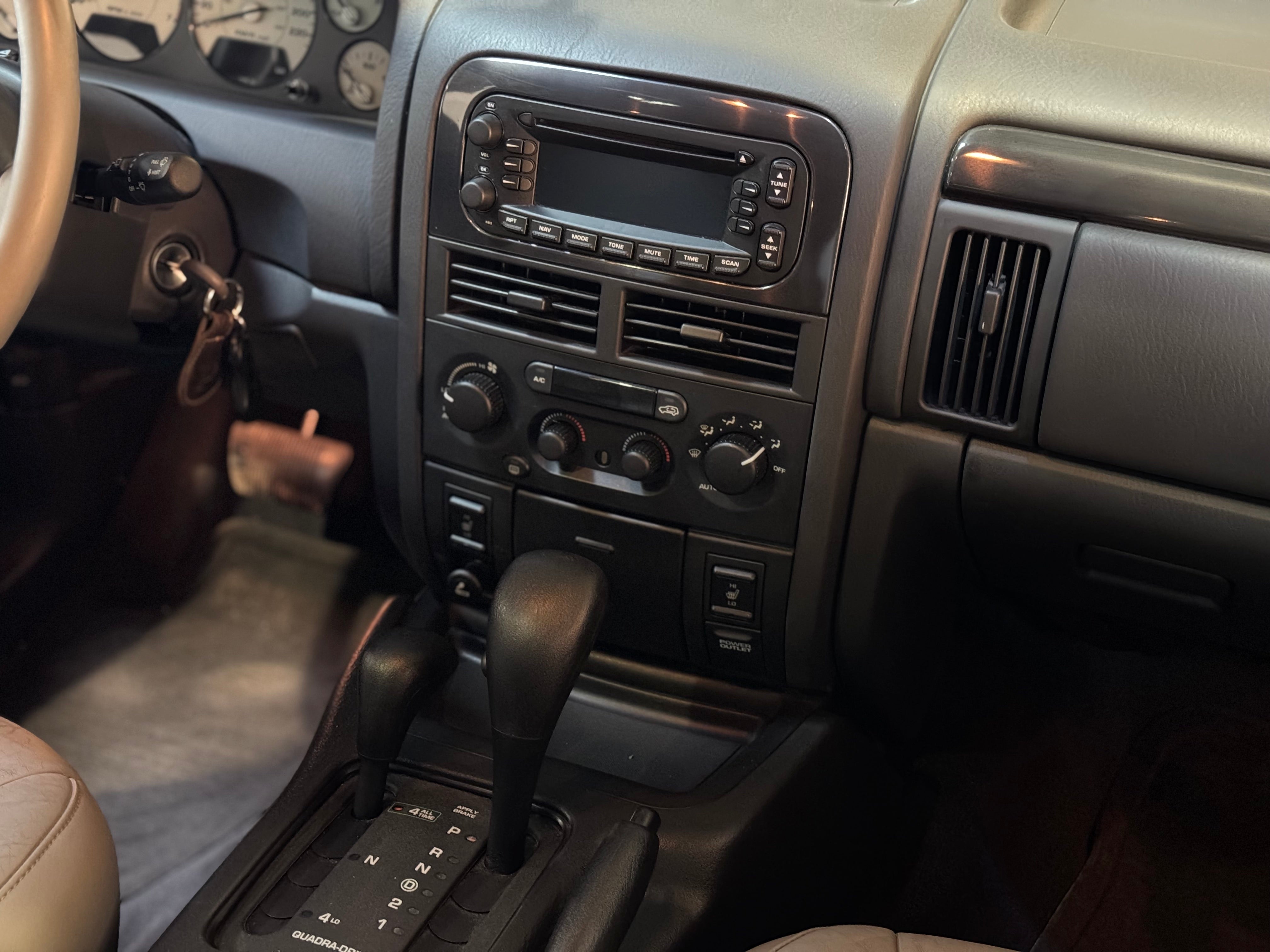 Jeep Grand Cherokee V8 4.7 Black Pearl